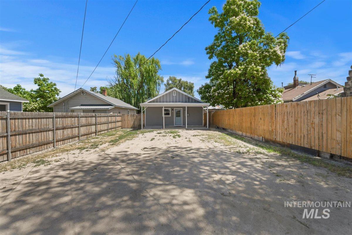 618 E Chicago Street Property Photo 22