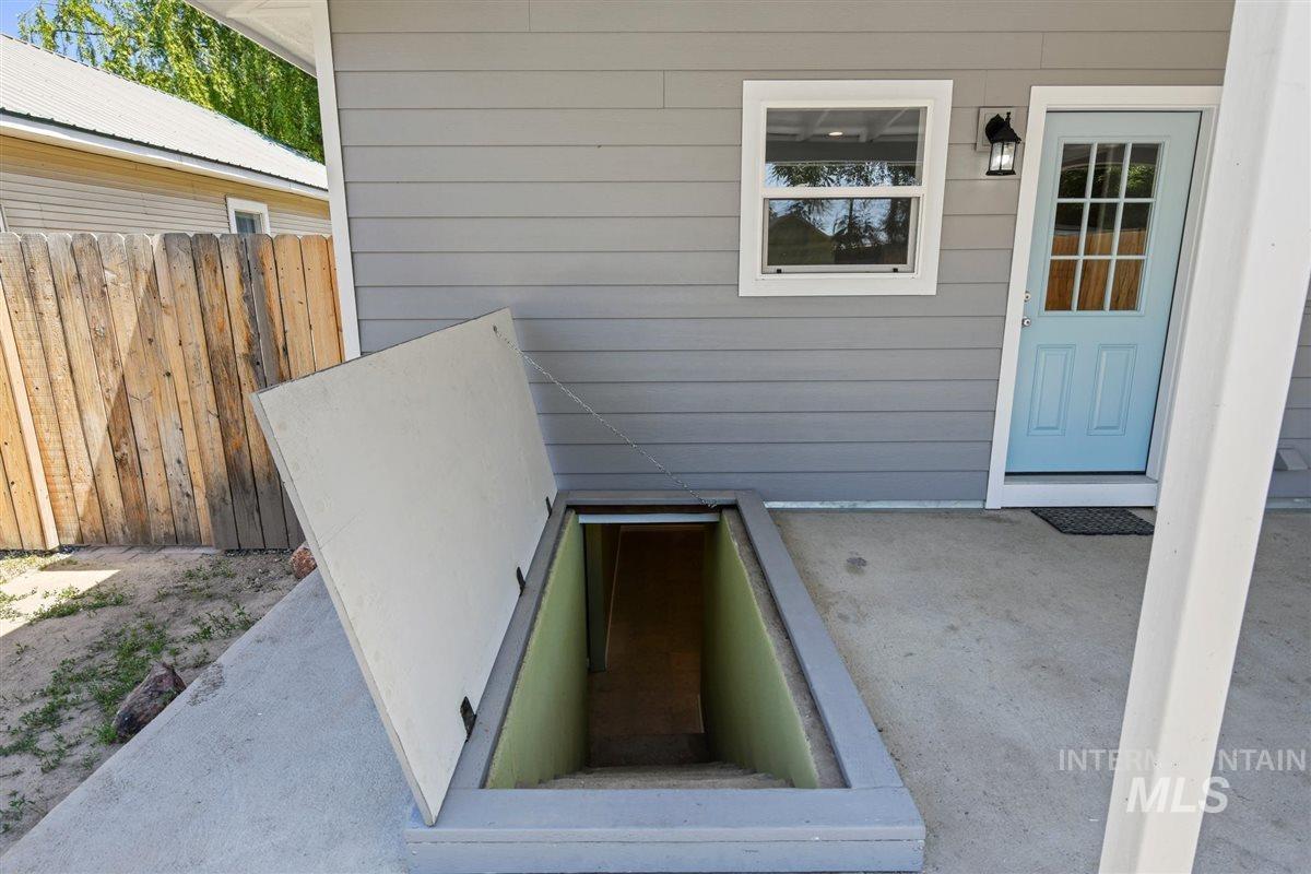618 E Chicago Street Property Photo 24