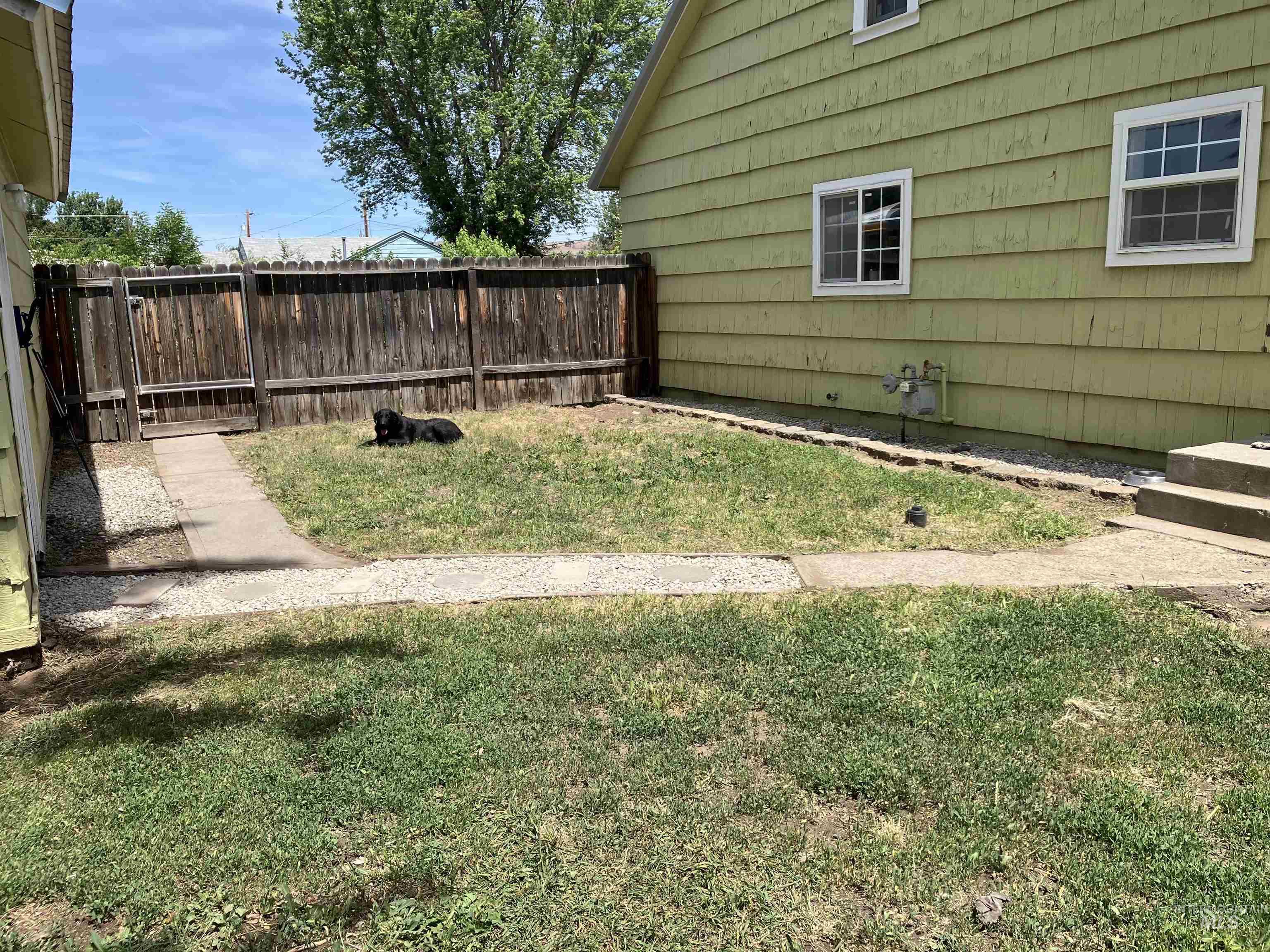 975 W 7th St Property Photo 12