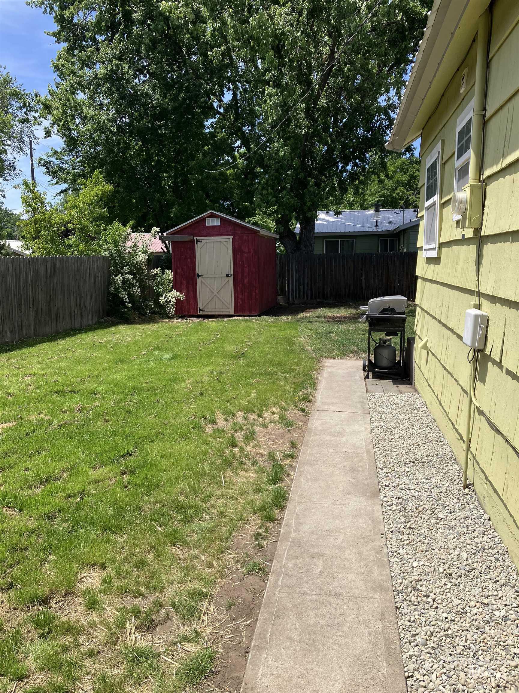 975 W 7th St Property Photo 15