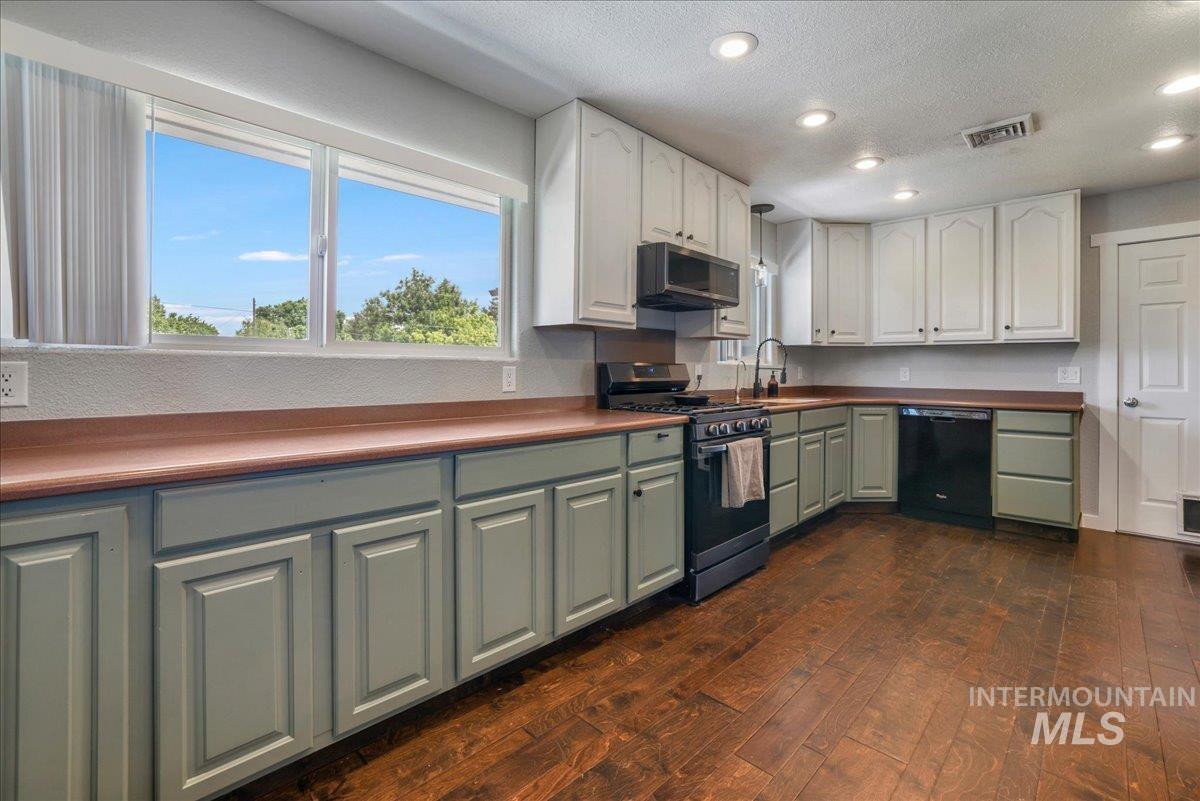 1011 Filer Ave W Property Photo 6