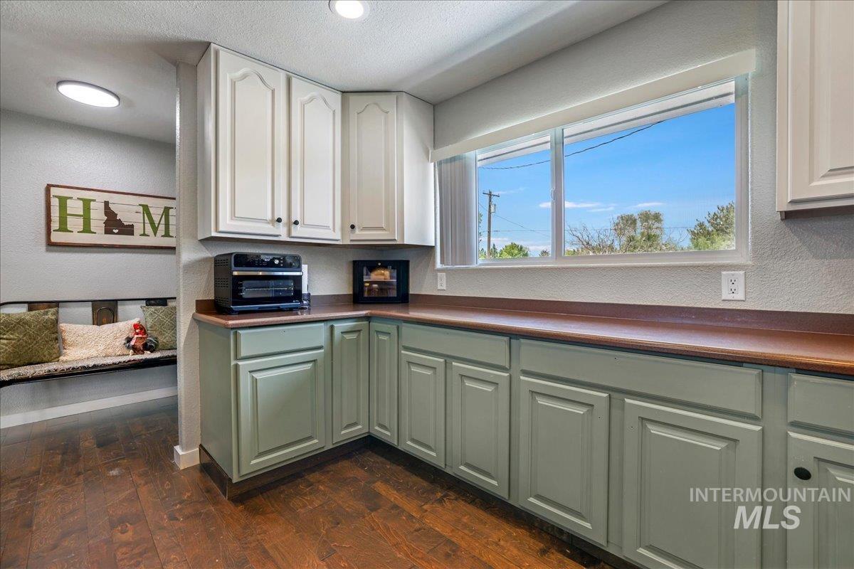 1011 Filer Ave W Property Photo 7