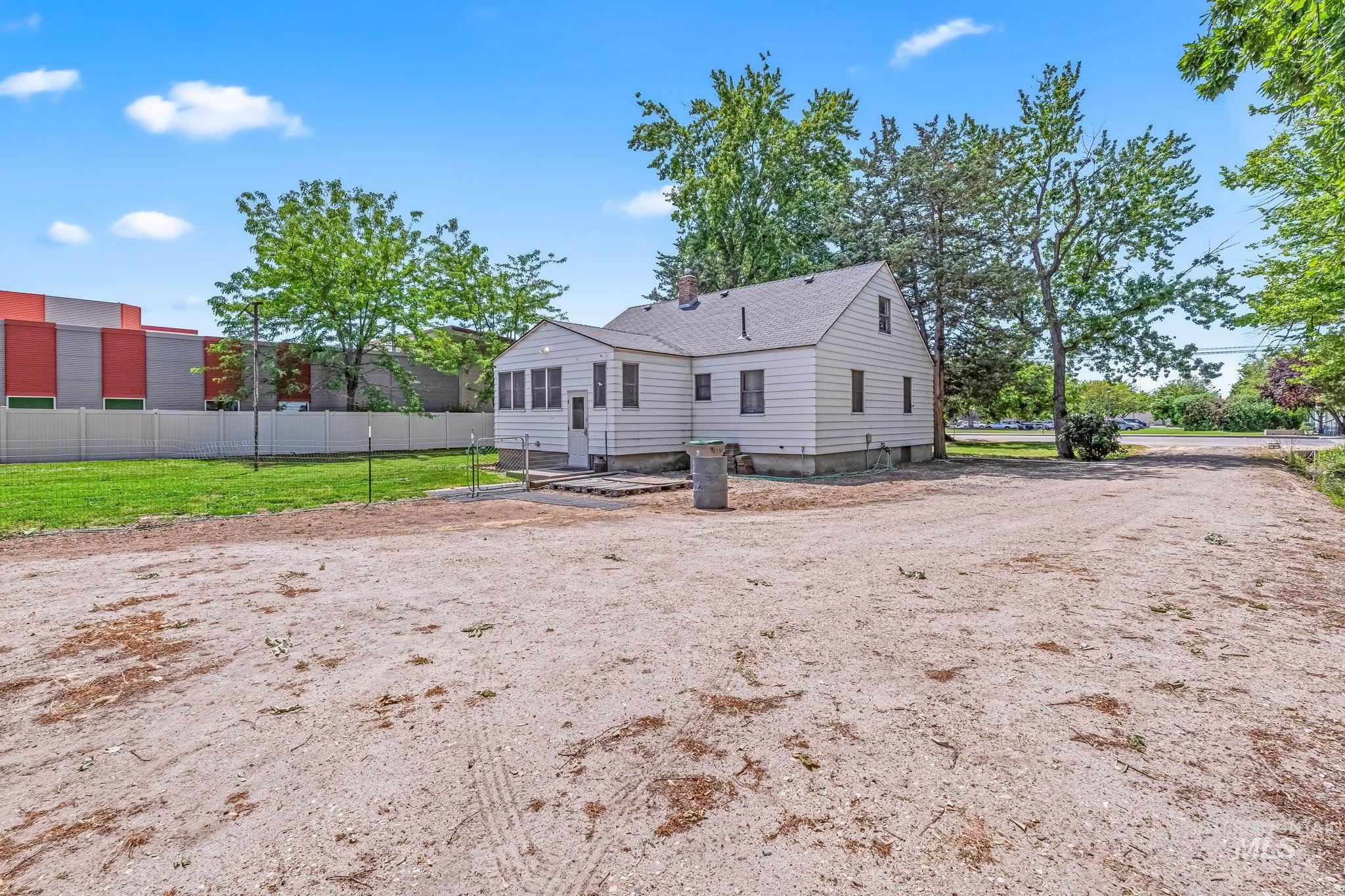 404 N Allumbaugh St Property Photo 10