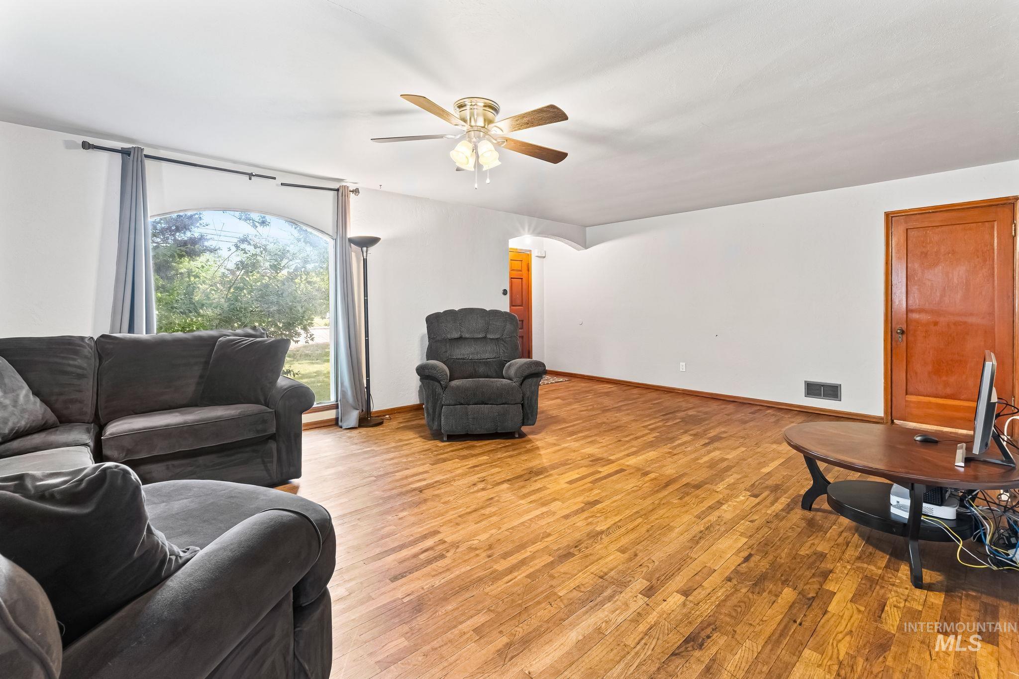 404 N Allumbaugh St Property Photo 12