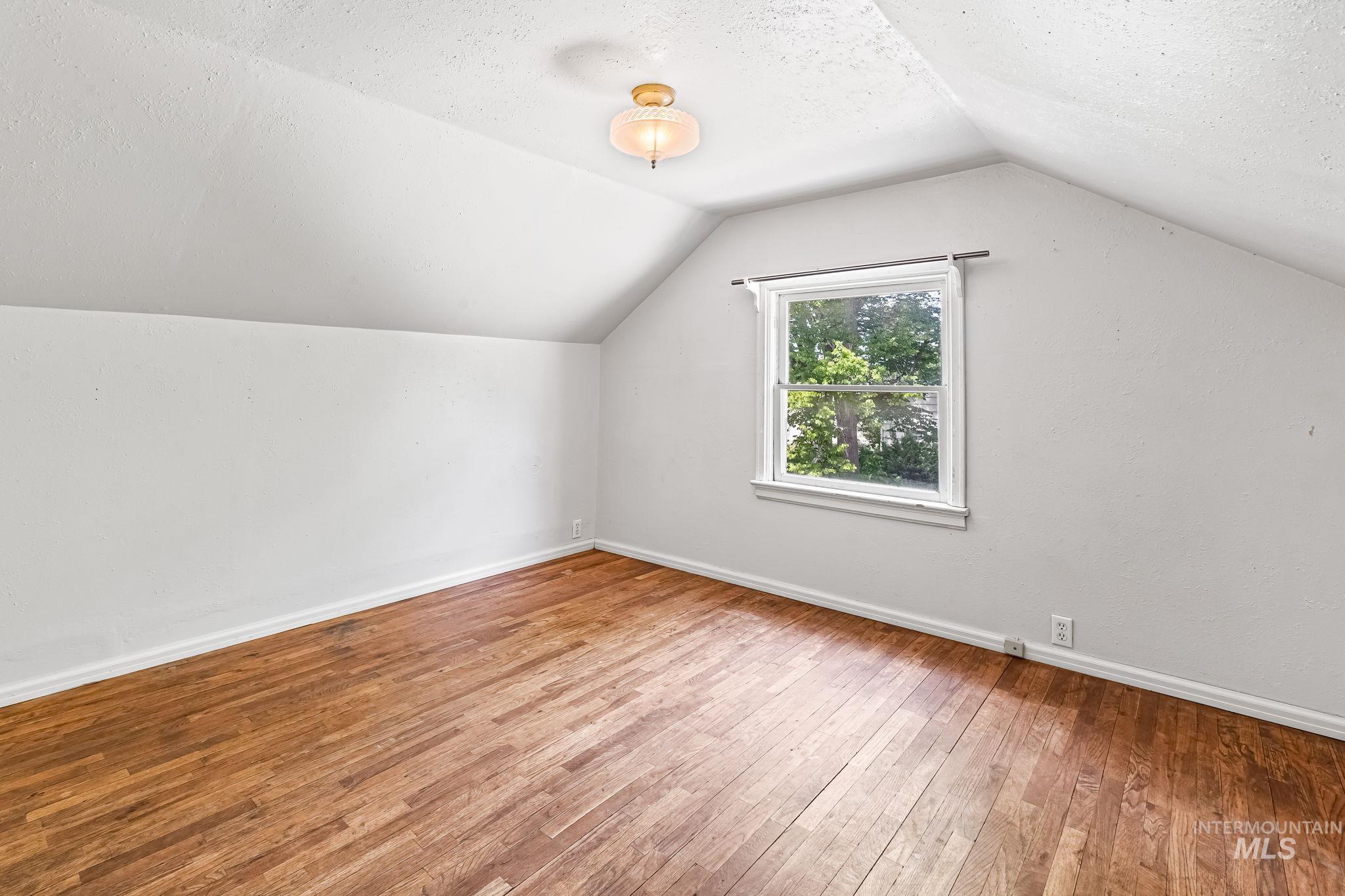 404 N Allumbaugh St Property Photo 23