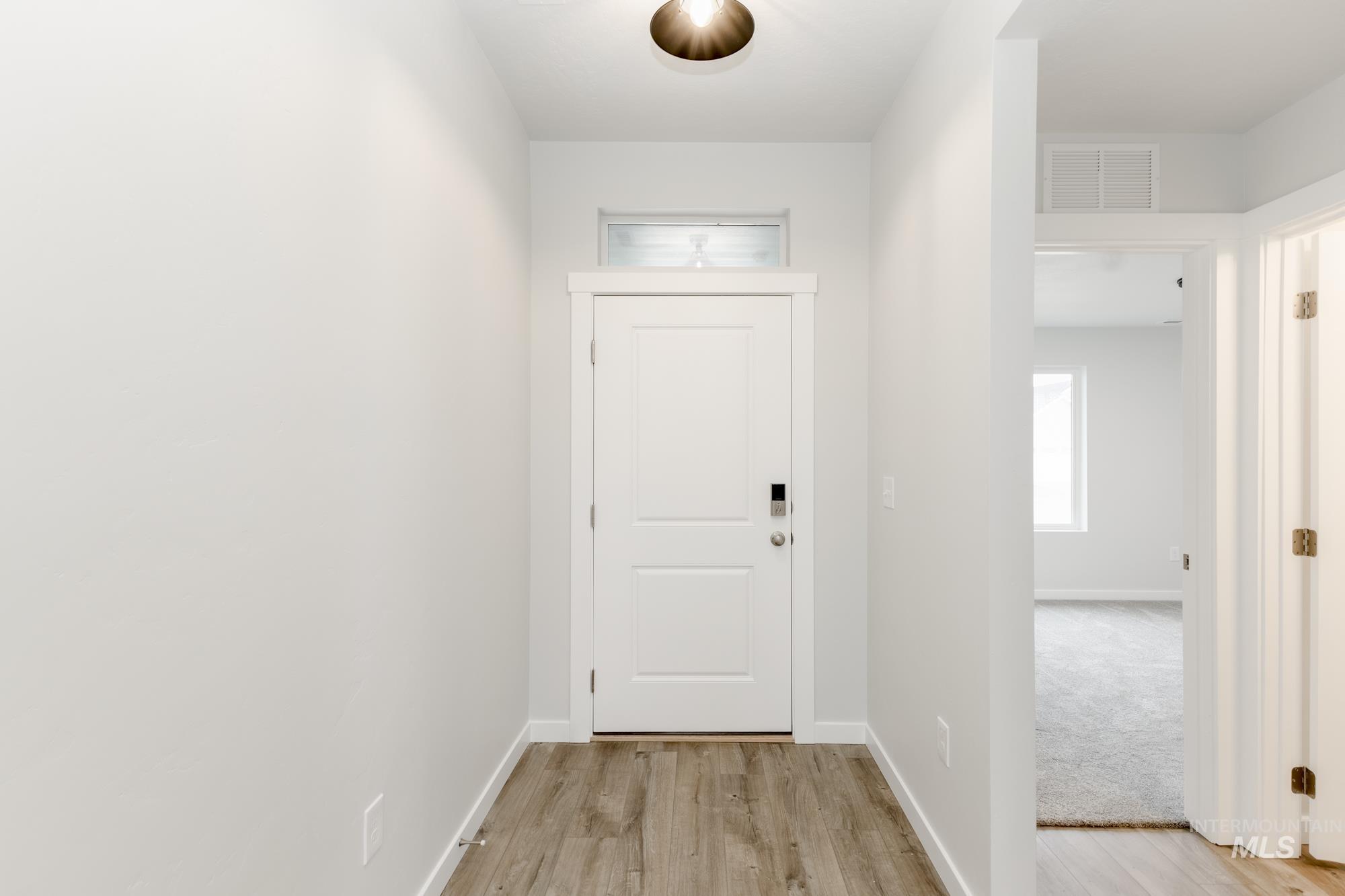 2094 N Thunderbolt St Property Photo 2
