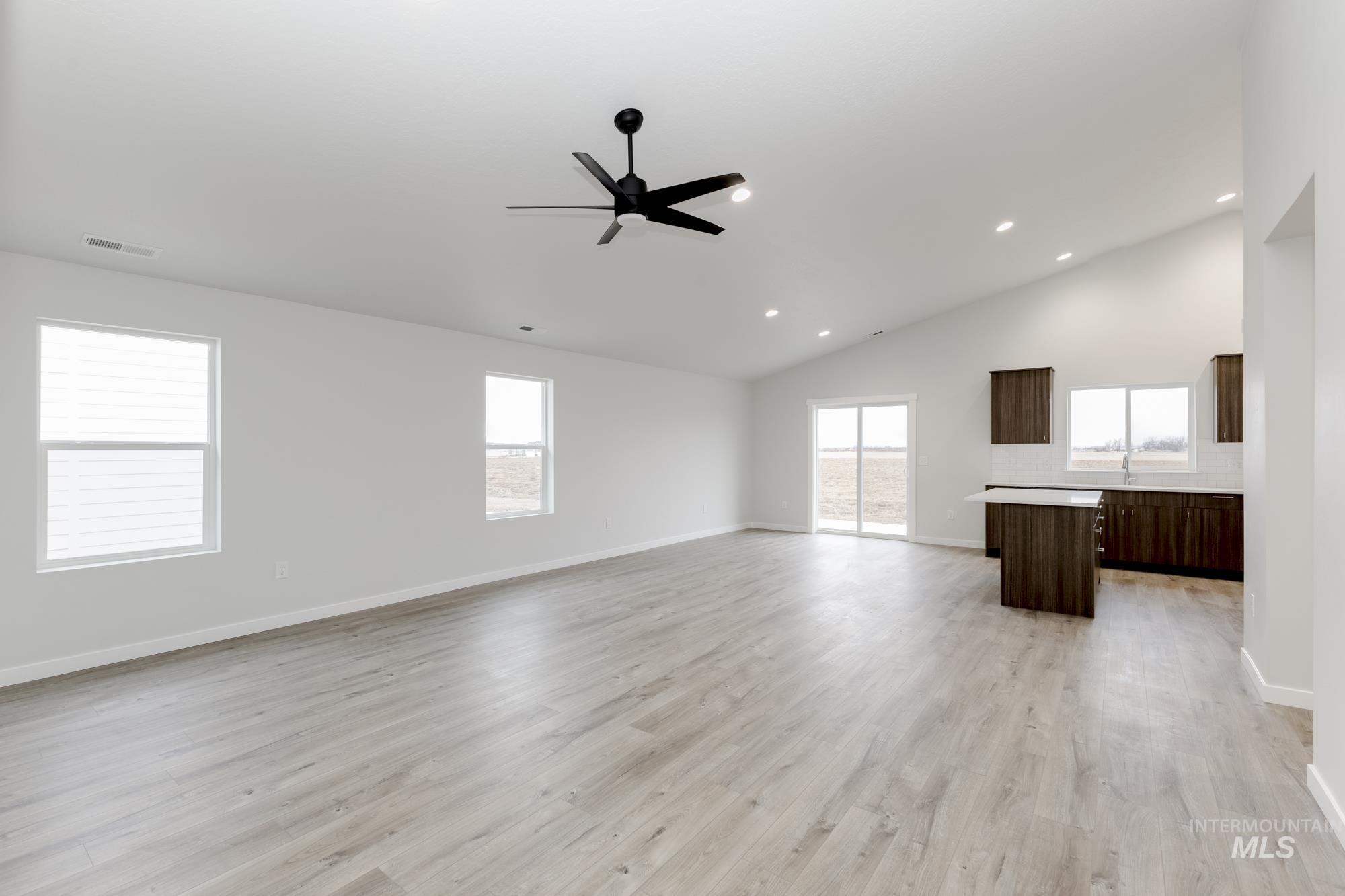 2094 N Thunderbolt St Property Photo 8