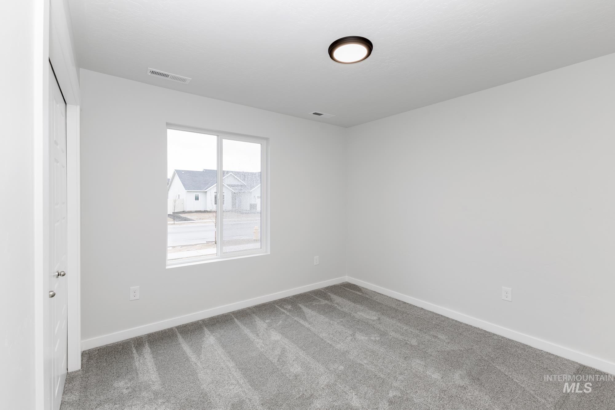 2094 N Thunderbolt St Property Photo 9