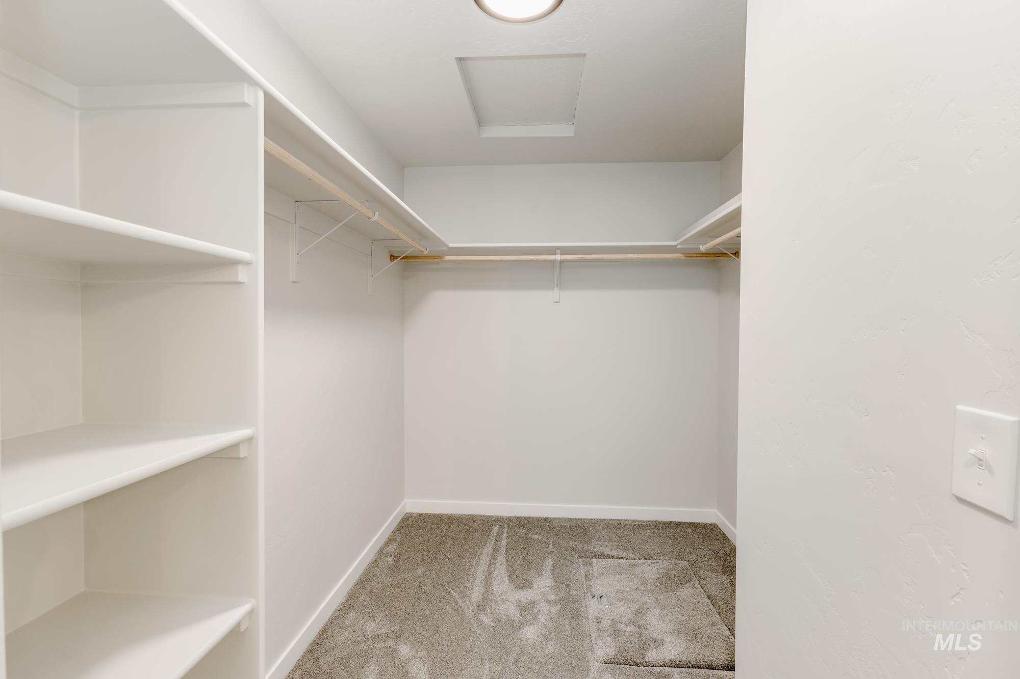 2094 N Thunderbolt St Property Photo 18