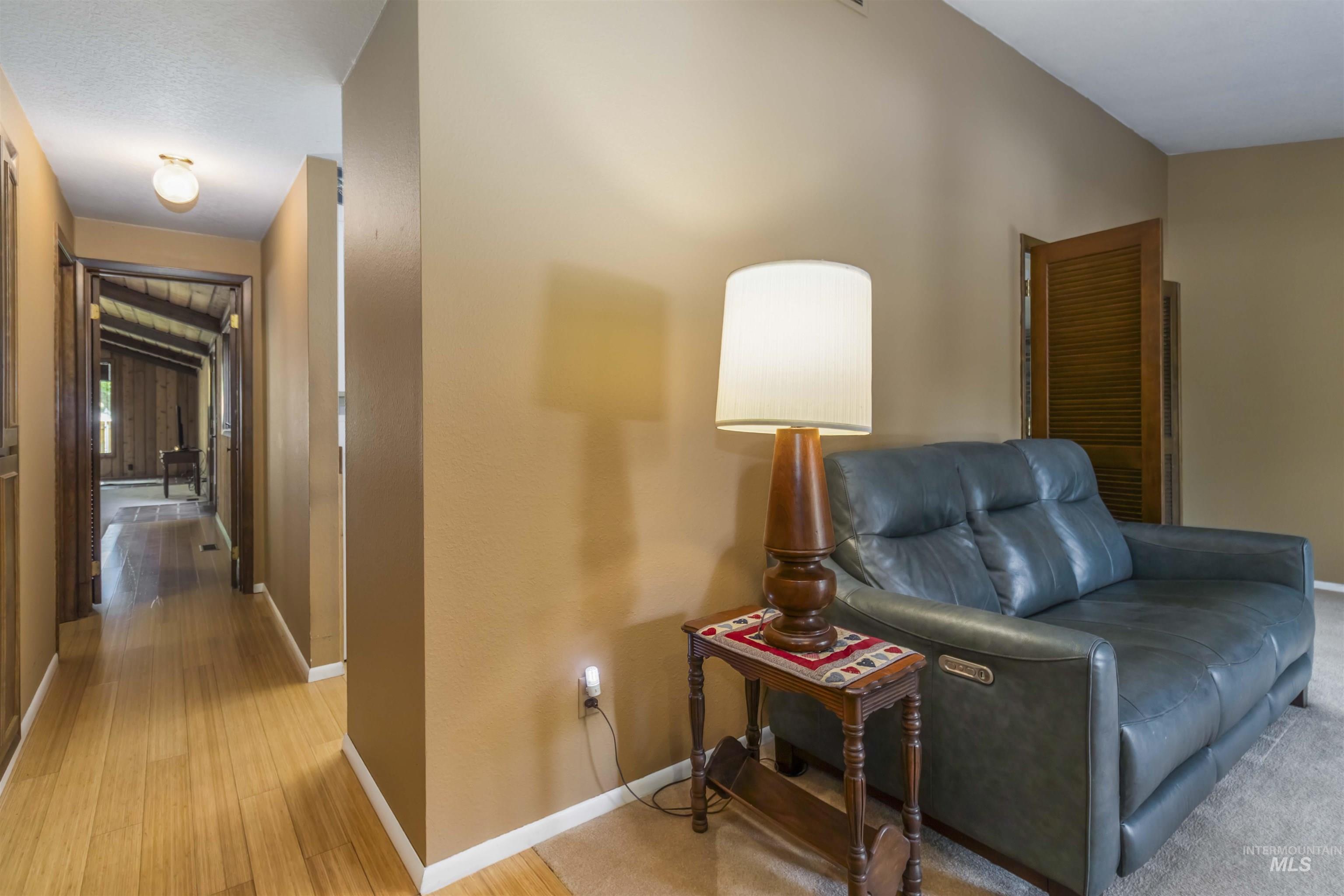 1719 S Gekeler Ln. Property Photo 6