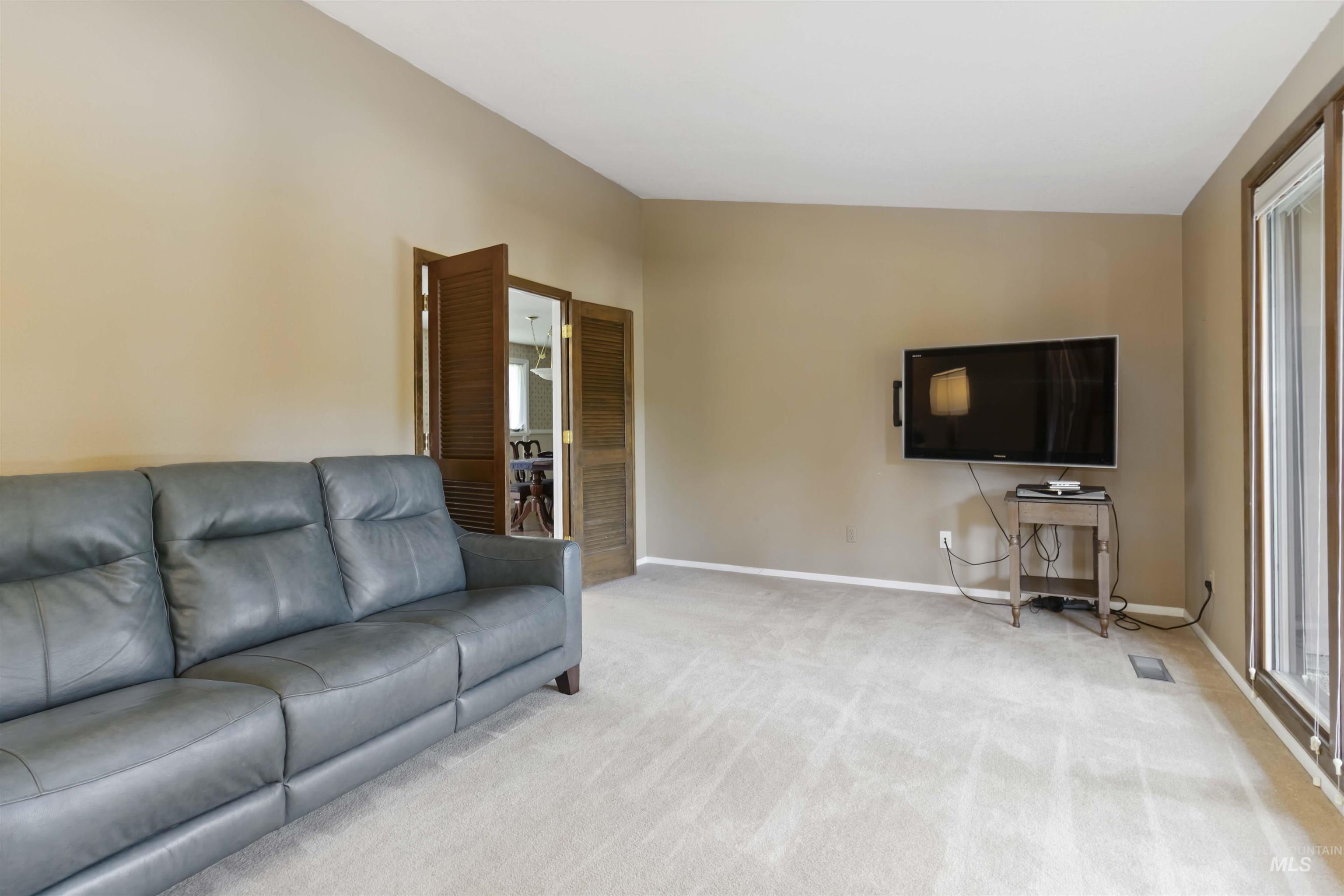 1719 S Gekeler Ln. Property Photo 8