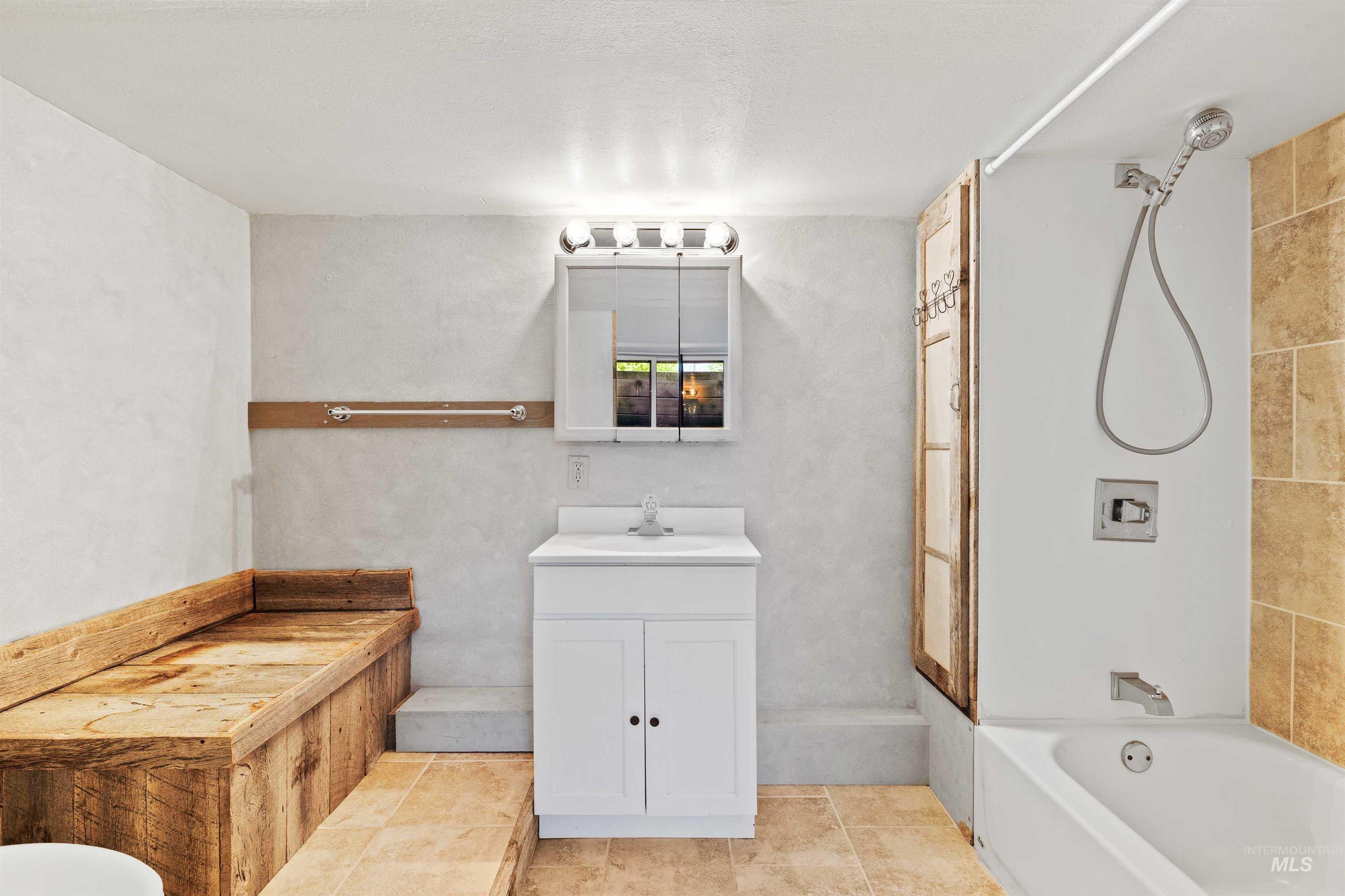 2074 11th Avenue E Property Photo 18