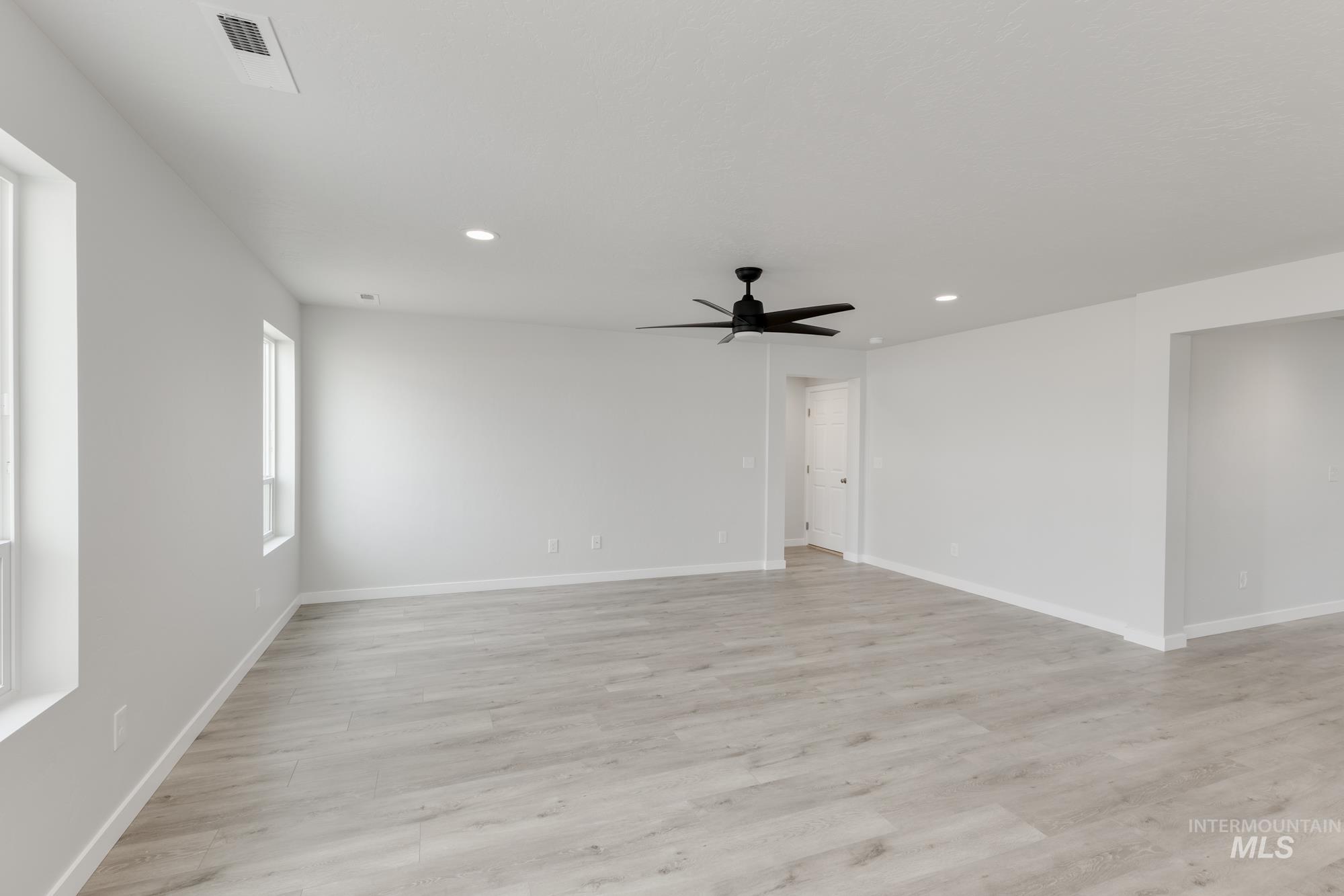 2059 N Thunderbolt St Property Photo 10