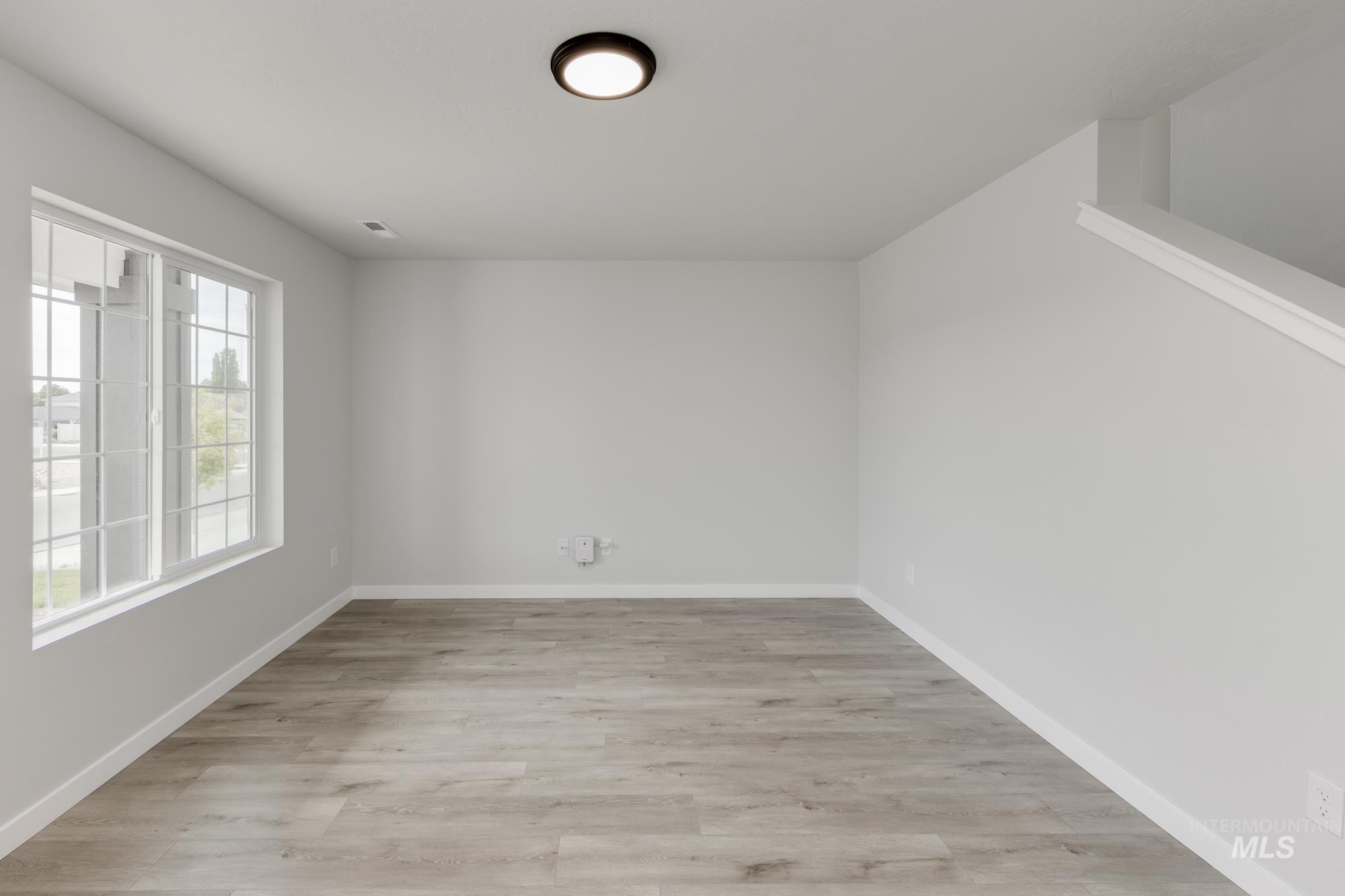 2059 N Thunderbolt St Property Photo 11