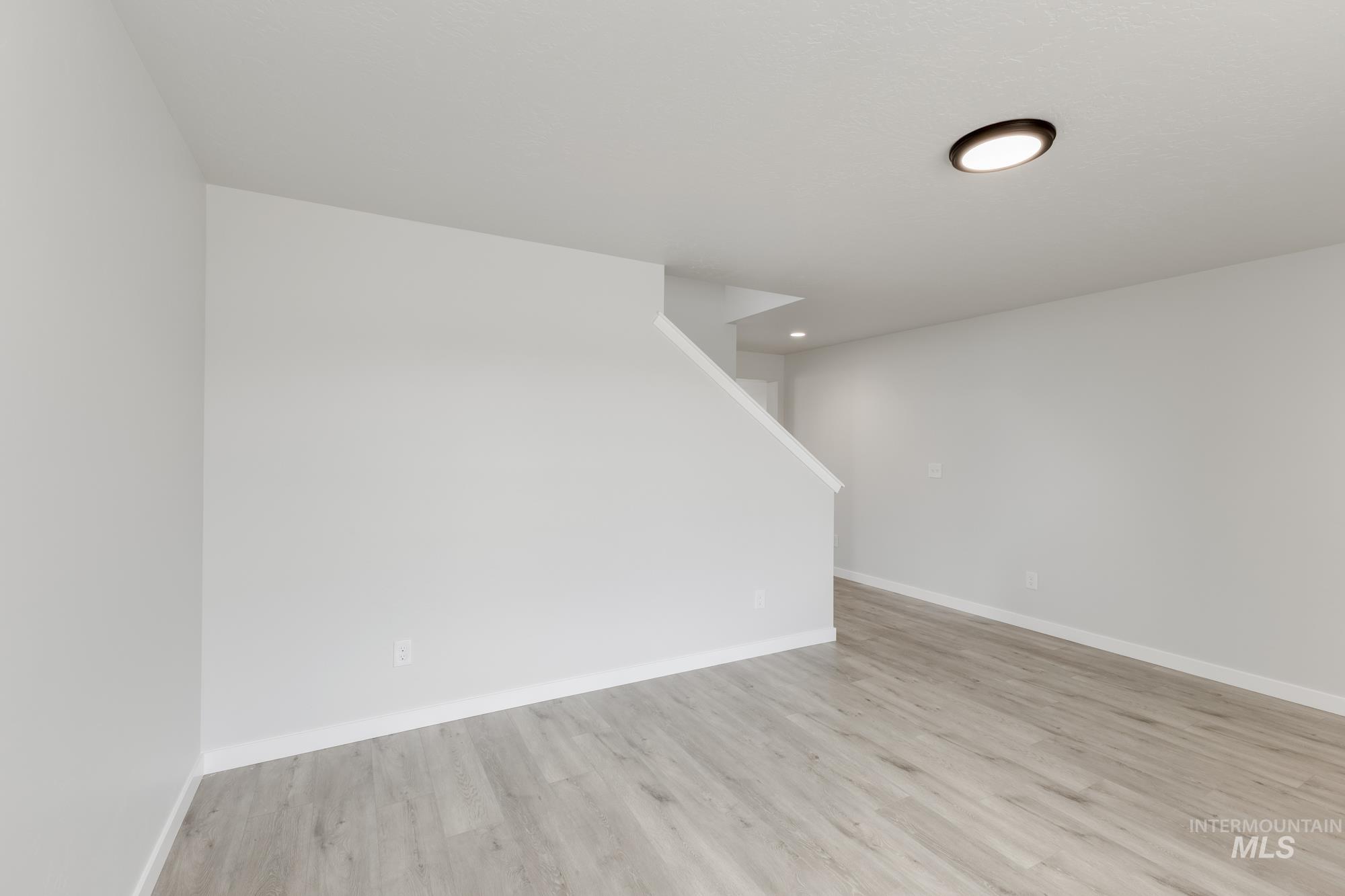 2059 N Thunderbolt St Property Photo 12