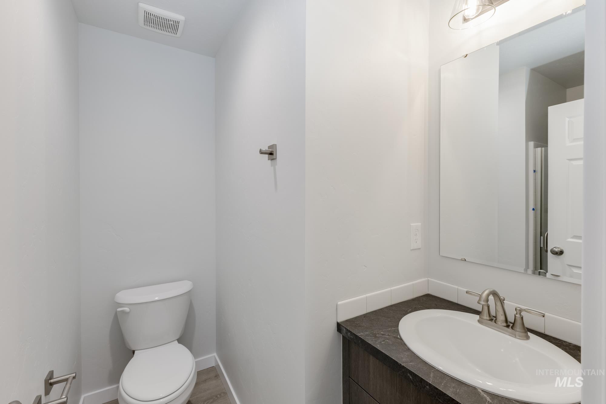2059 N Thunderbolt St Property Photo 13