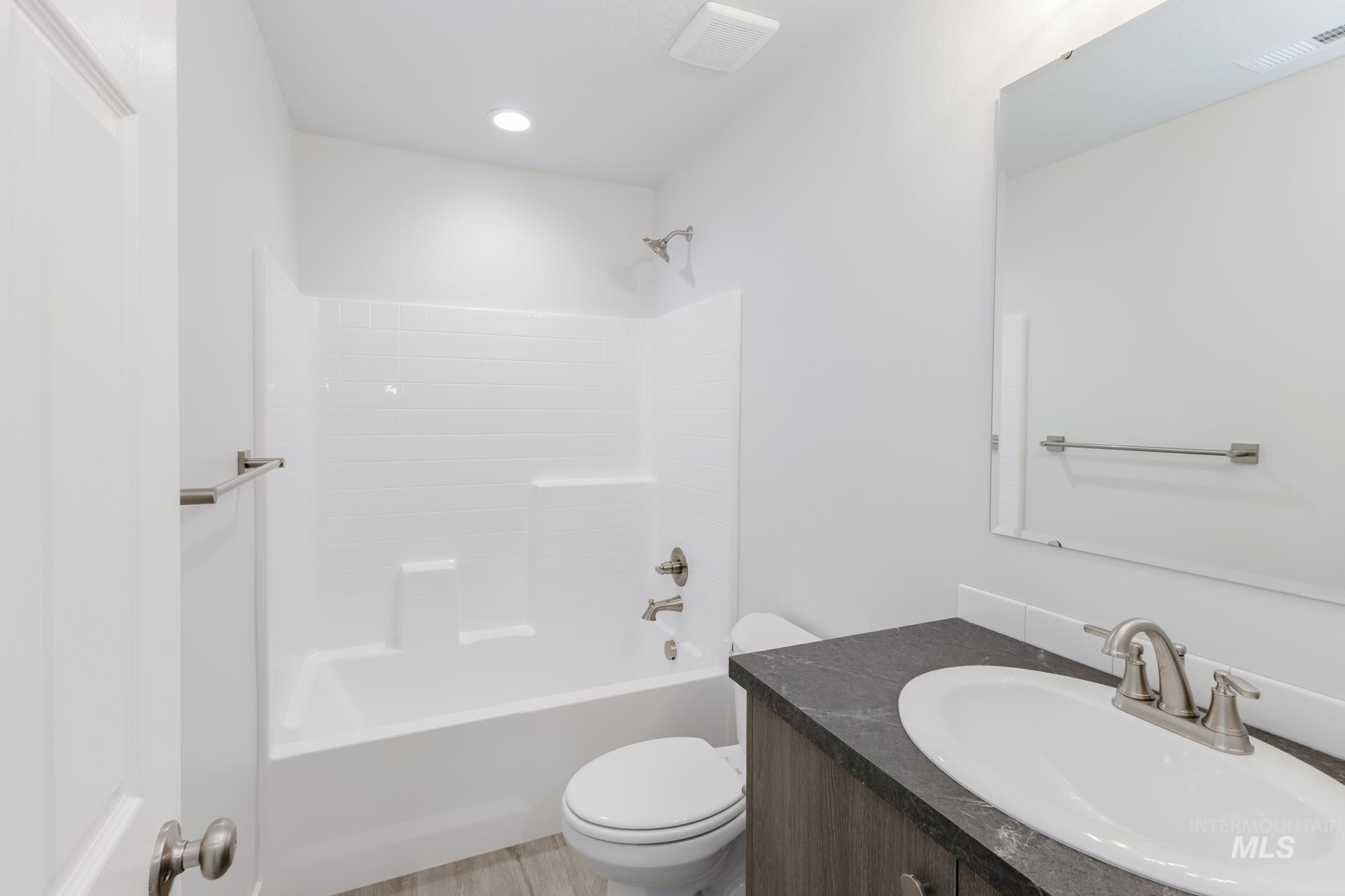 2059 N Thunderbolt St Property Photo 18