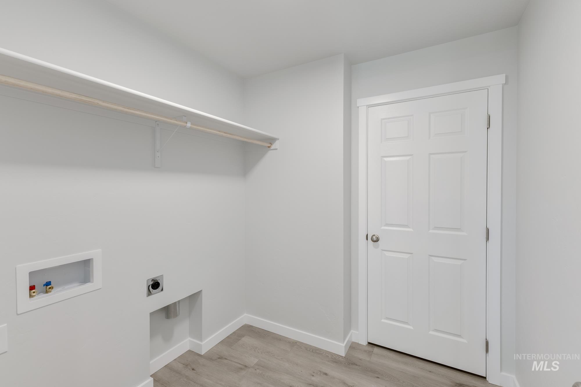 2059 N Thunderbolt St Property Photo 20