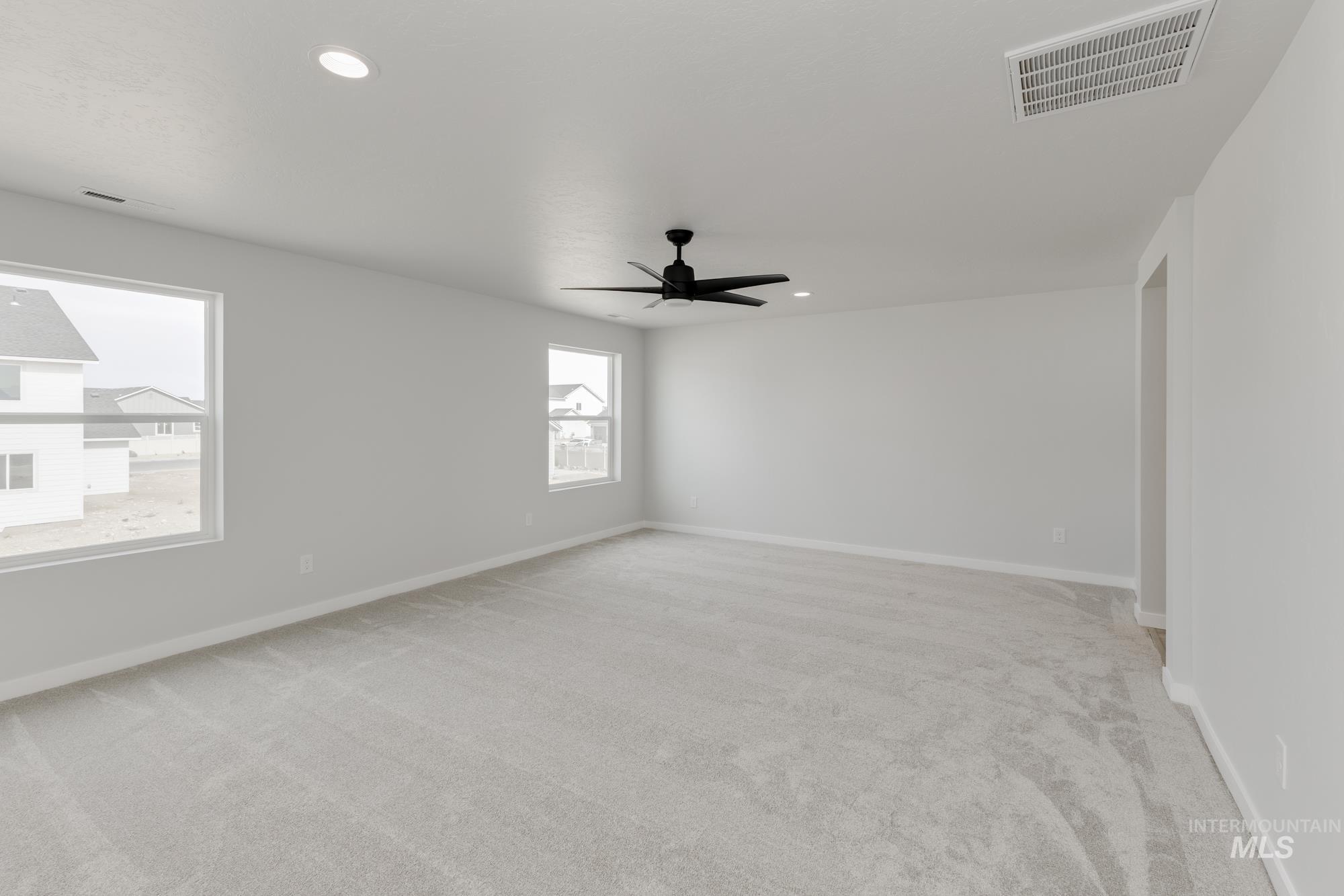 2059 N Thunderbolt St Property Photo 22