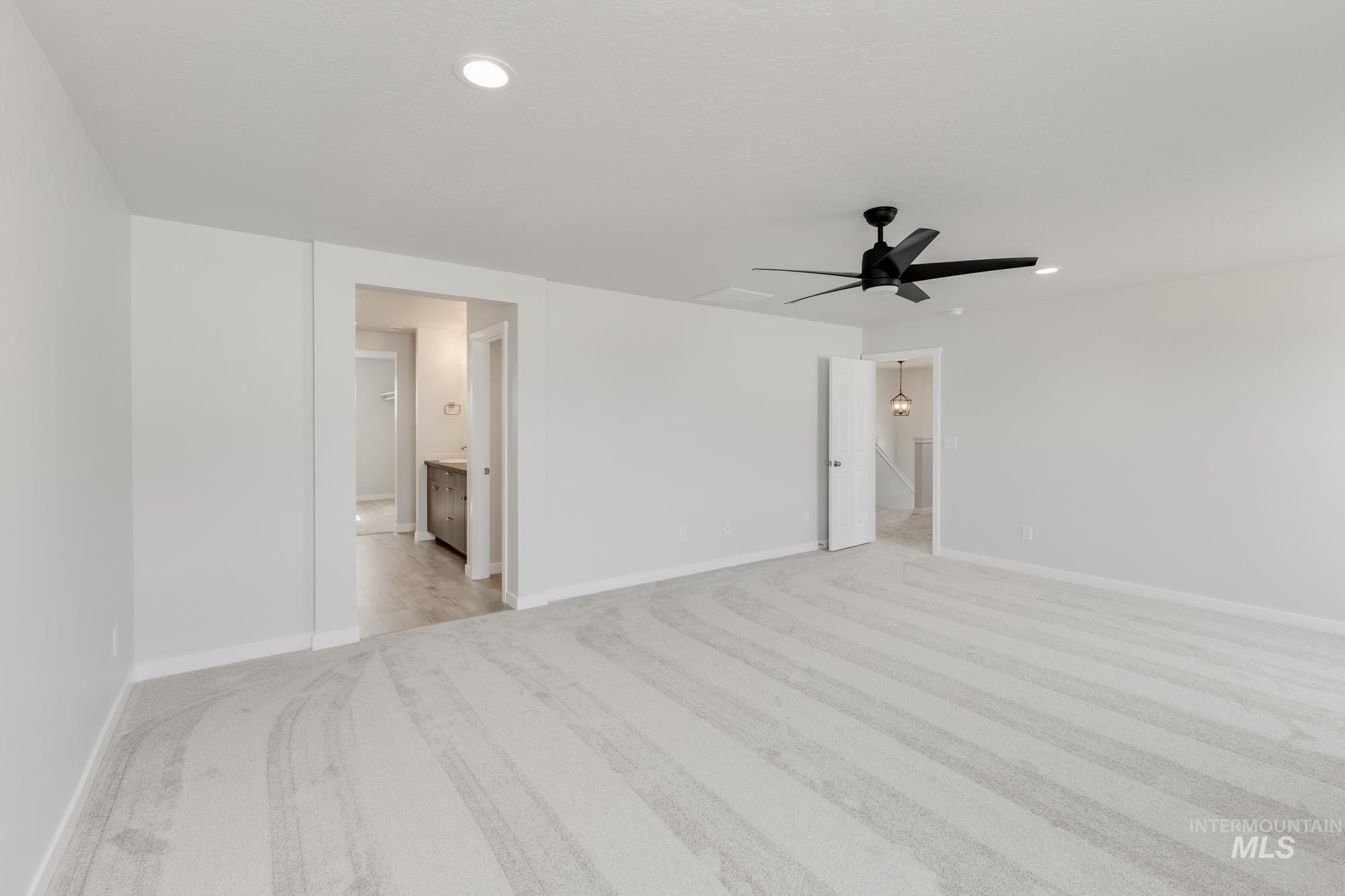 2059 N Thunderbolt St Property Photo 23