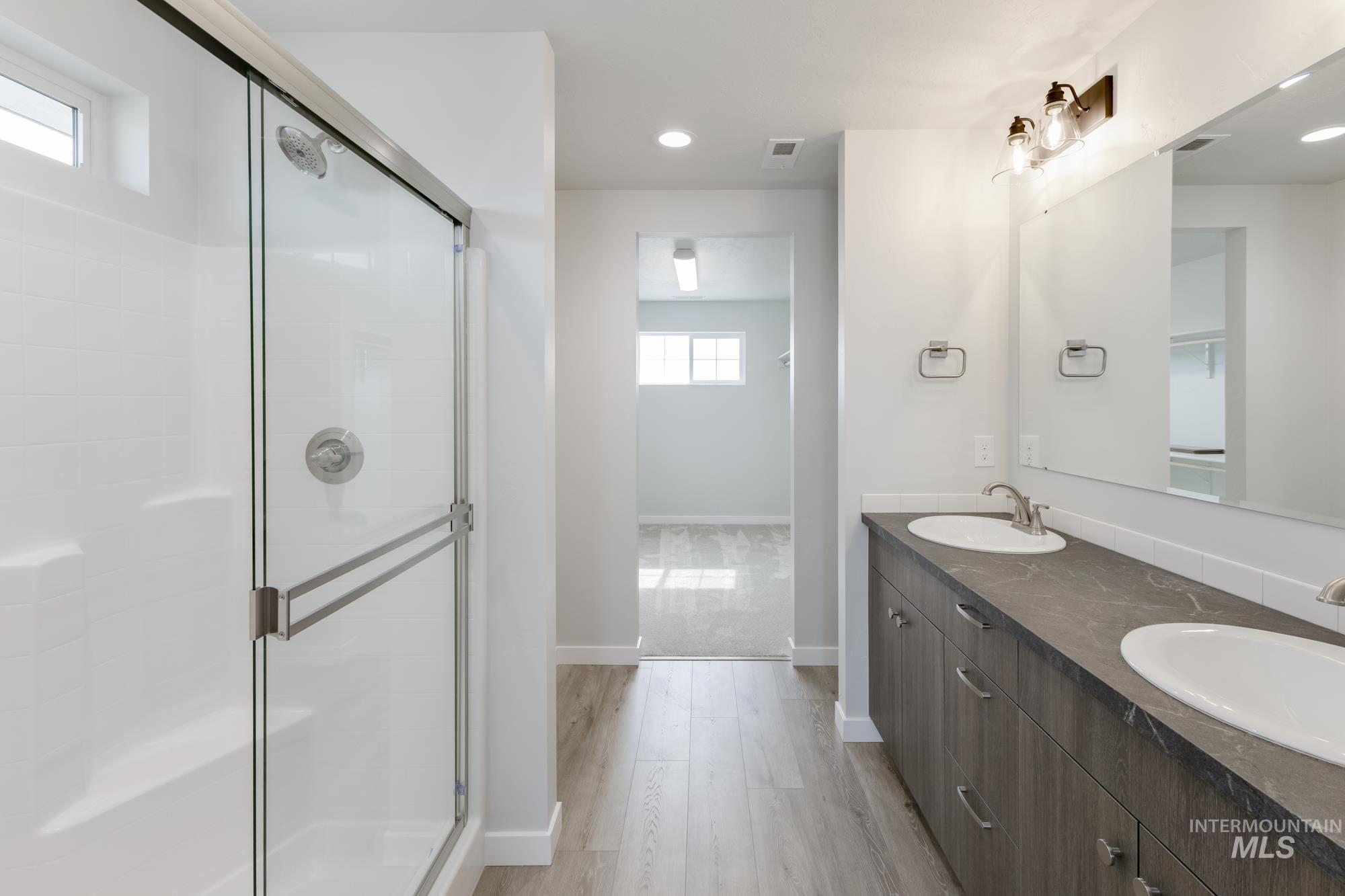 2059 N Thunderbolt St Property Photo 24