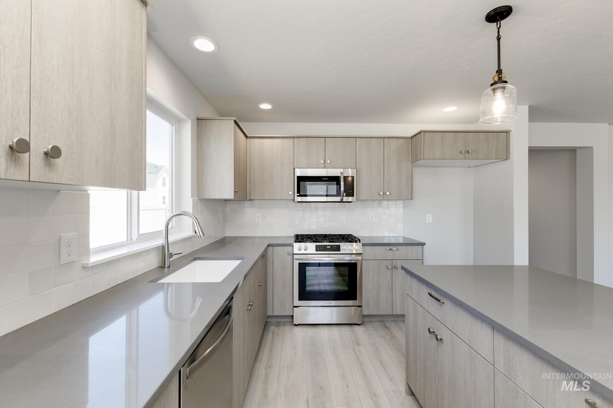 2385 N Lithodora Ave Property Photo 4