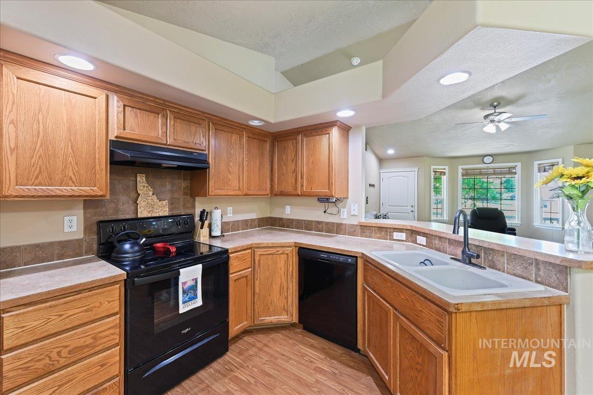 5319 Asbury Way Property Photo 7