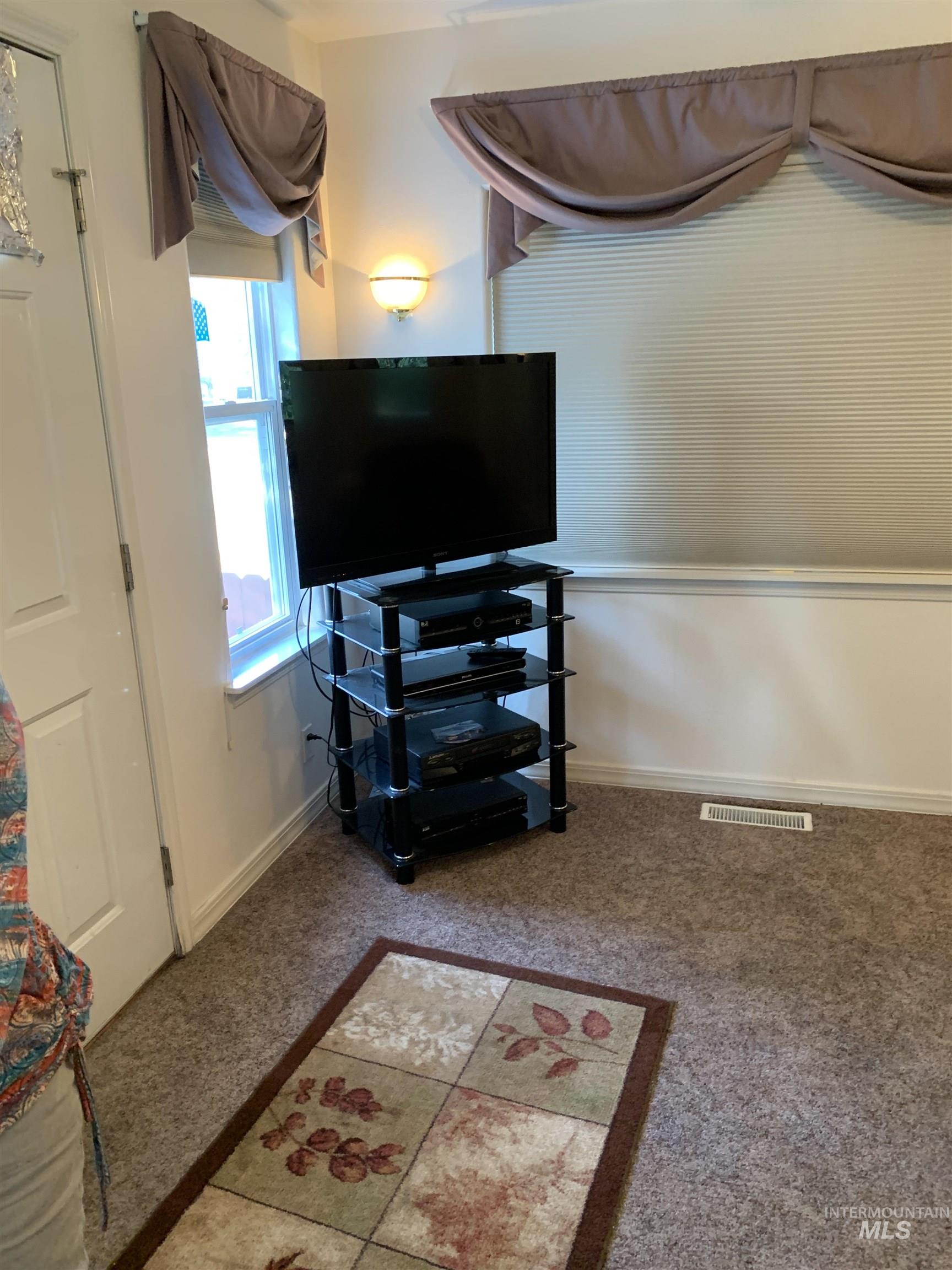 514 E13 Sawyer St Property Photo 12