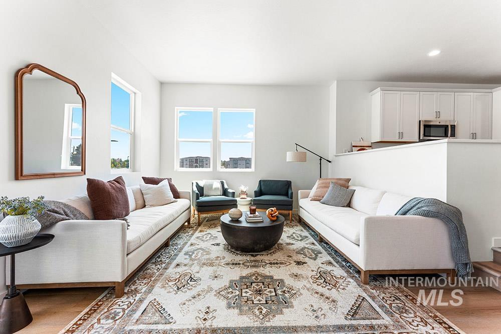 1708 N Timathy Ln Property Photo 2