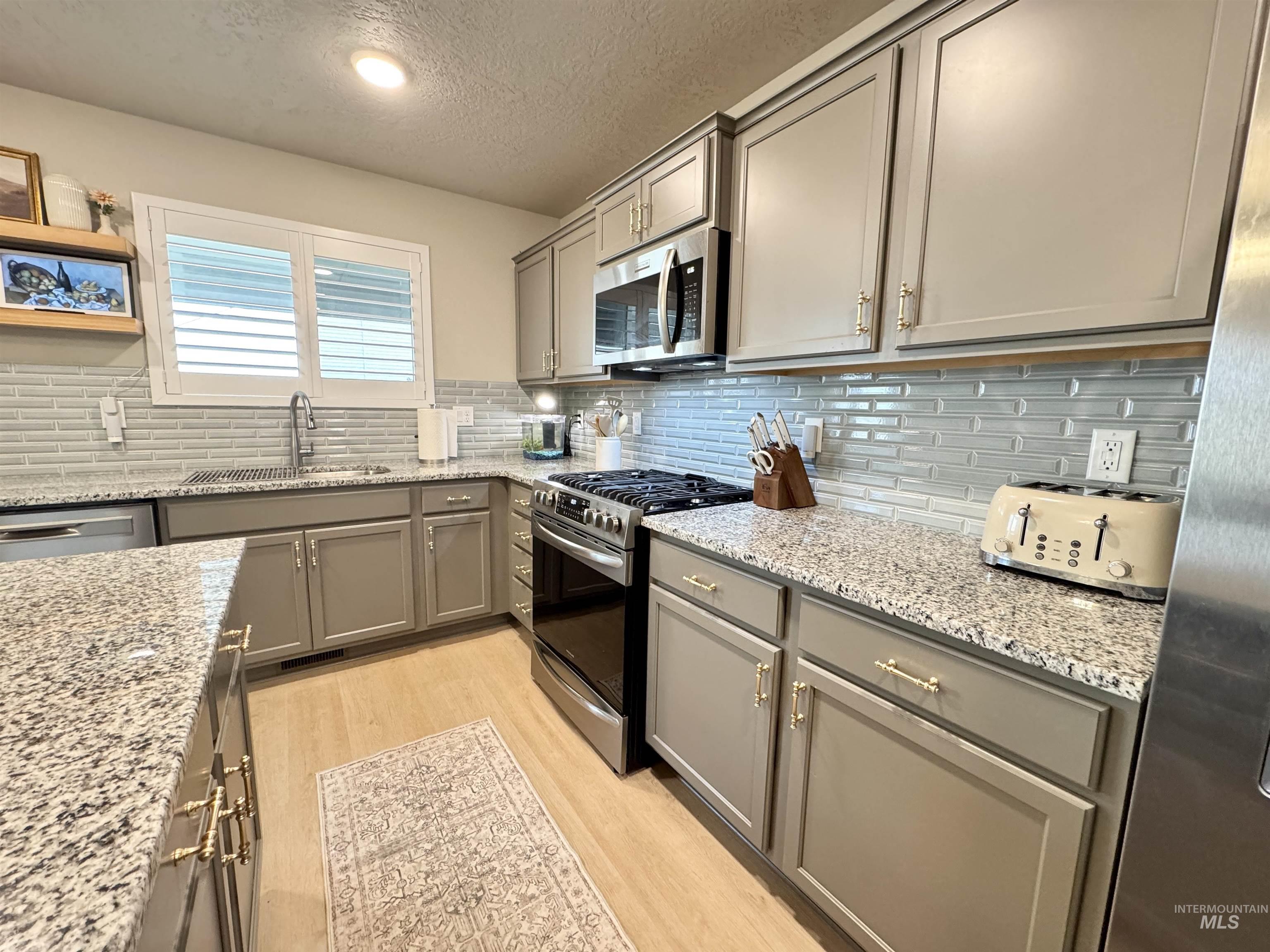 12288 Varga St Property Photo 11