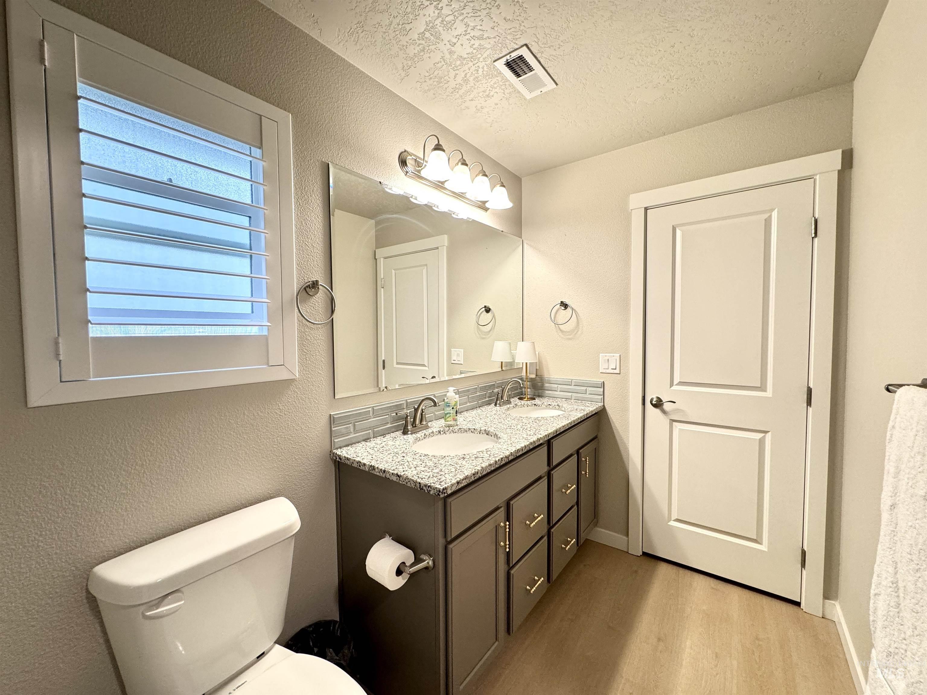 12288 Varga St Property Photo 14