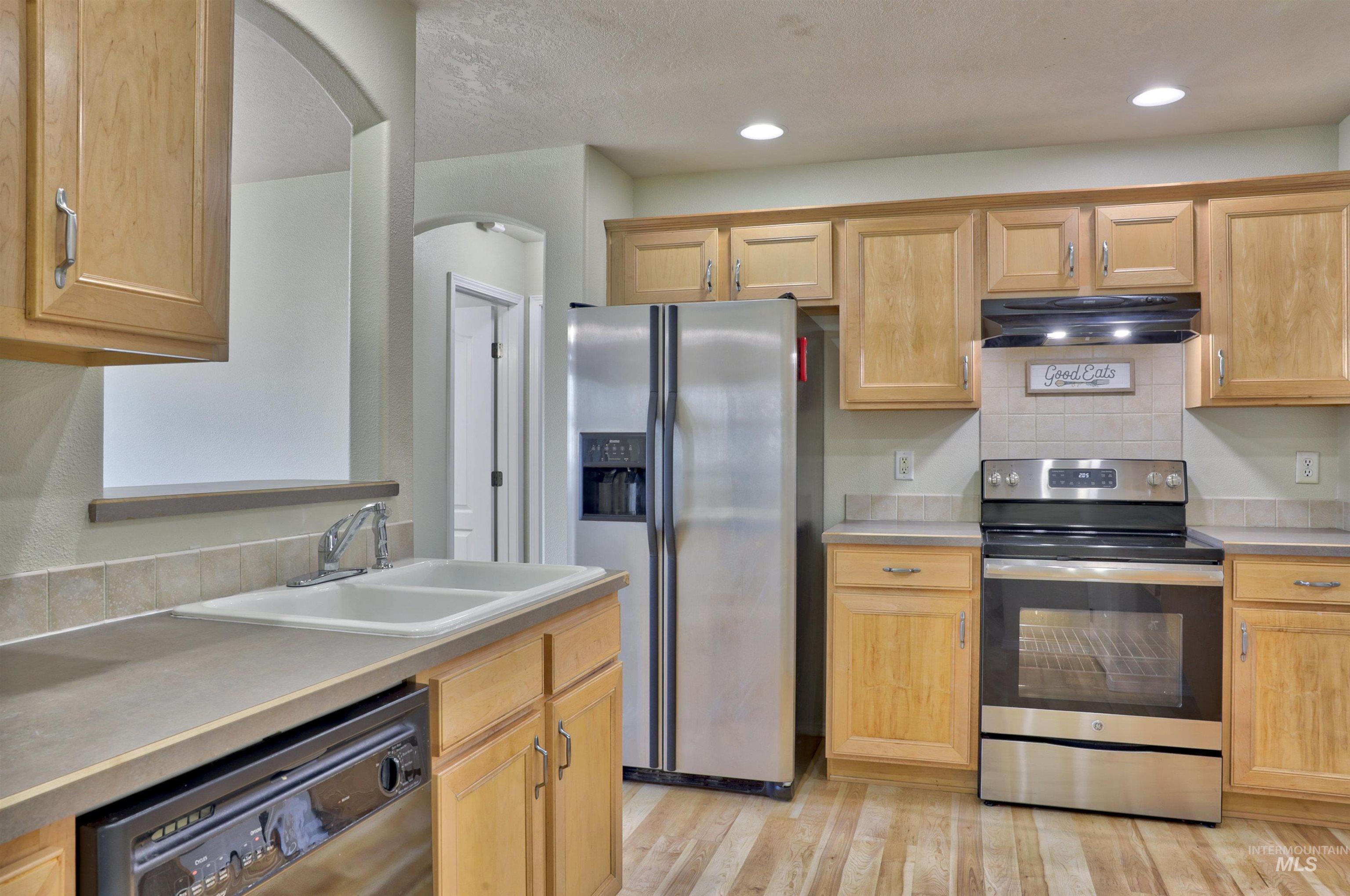 462 Nw Sandpiper Ave Property Photo 4