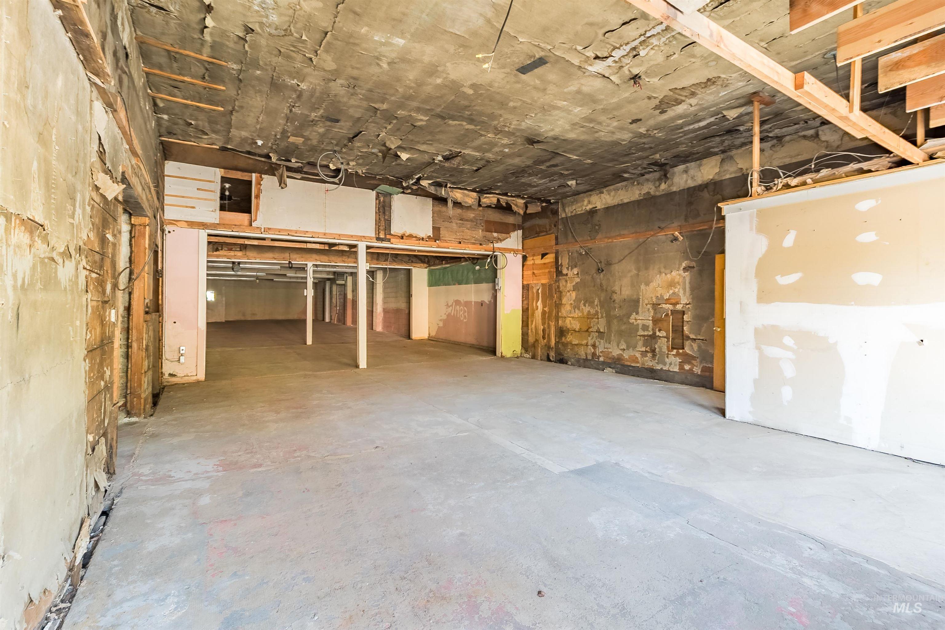 401 S Main Street Property Photo 12