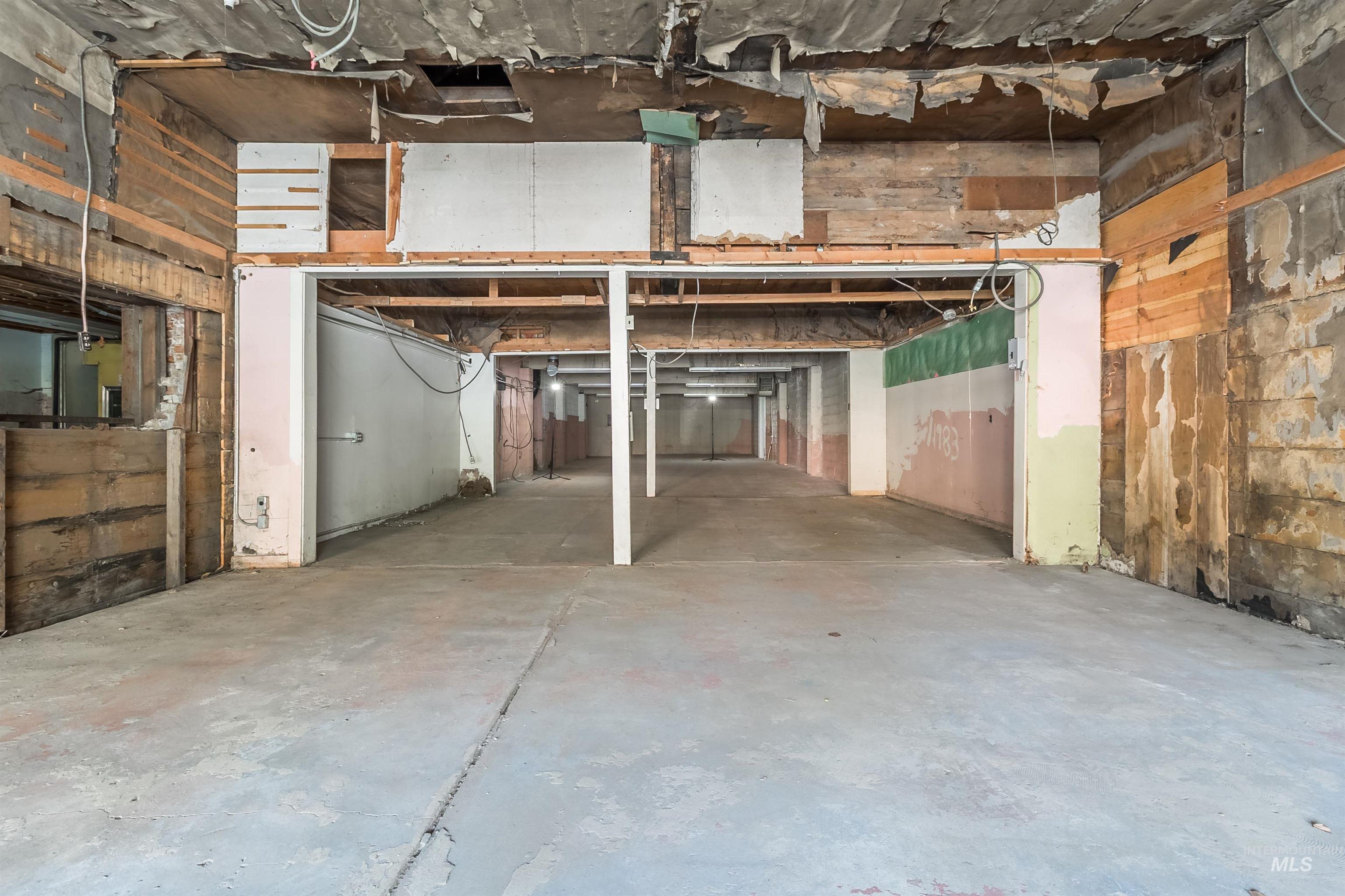 401 S Main Street Property Photo 14