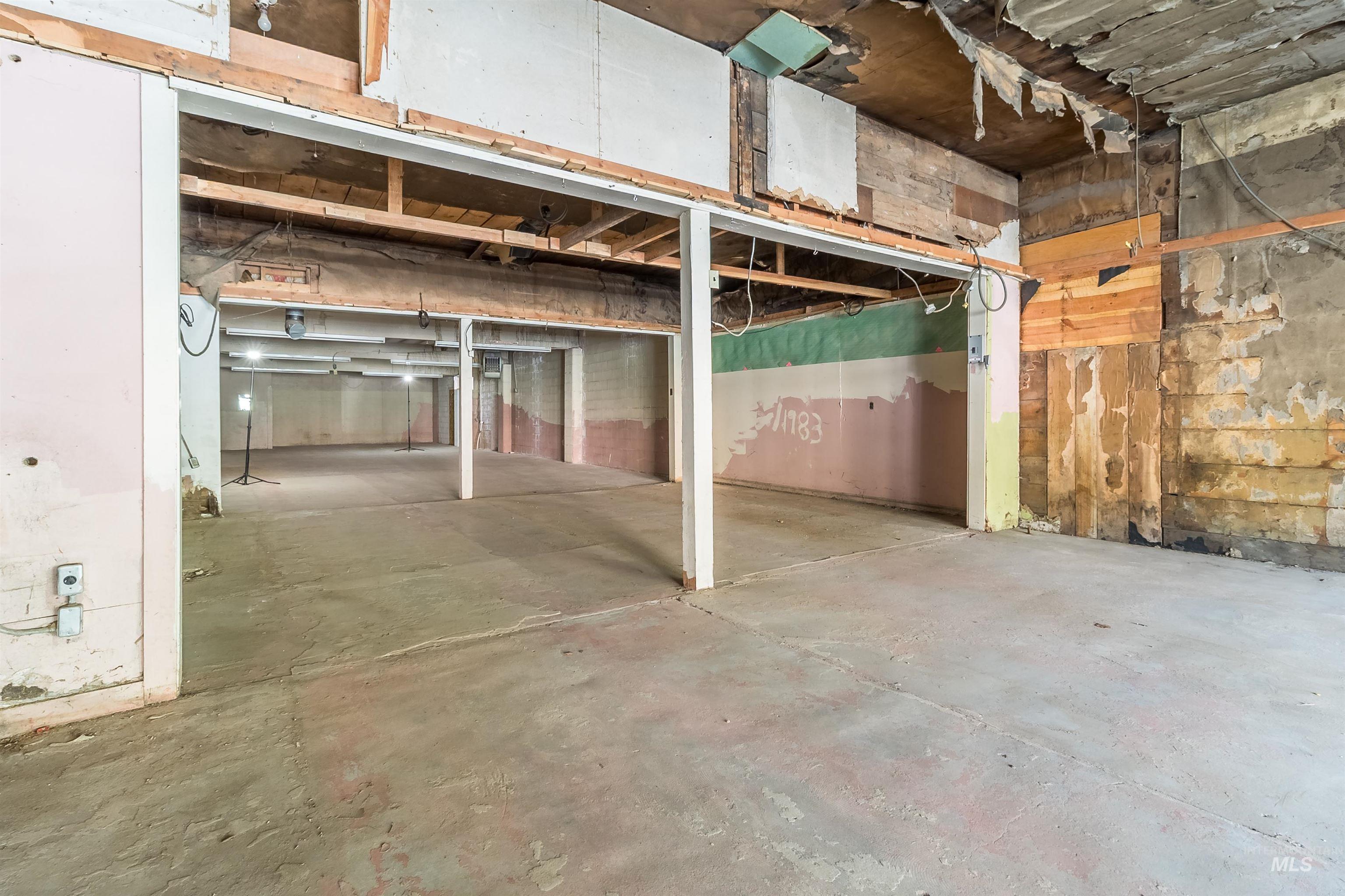 401 S Main Street Property Photo 15