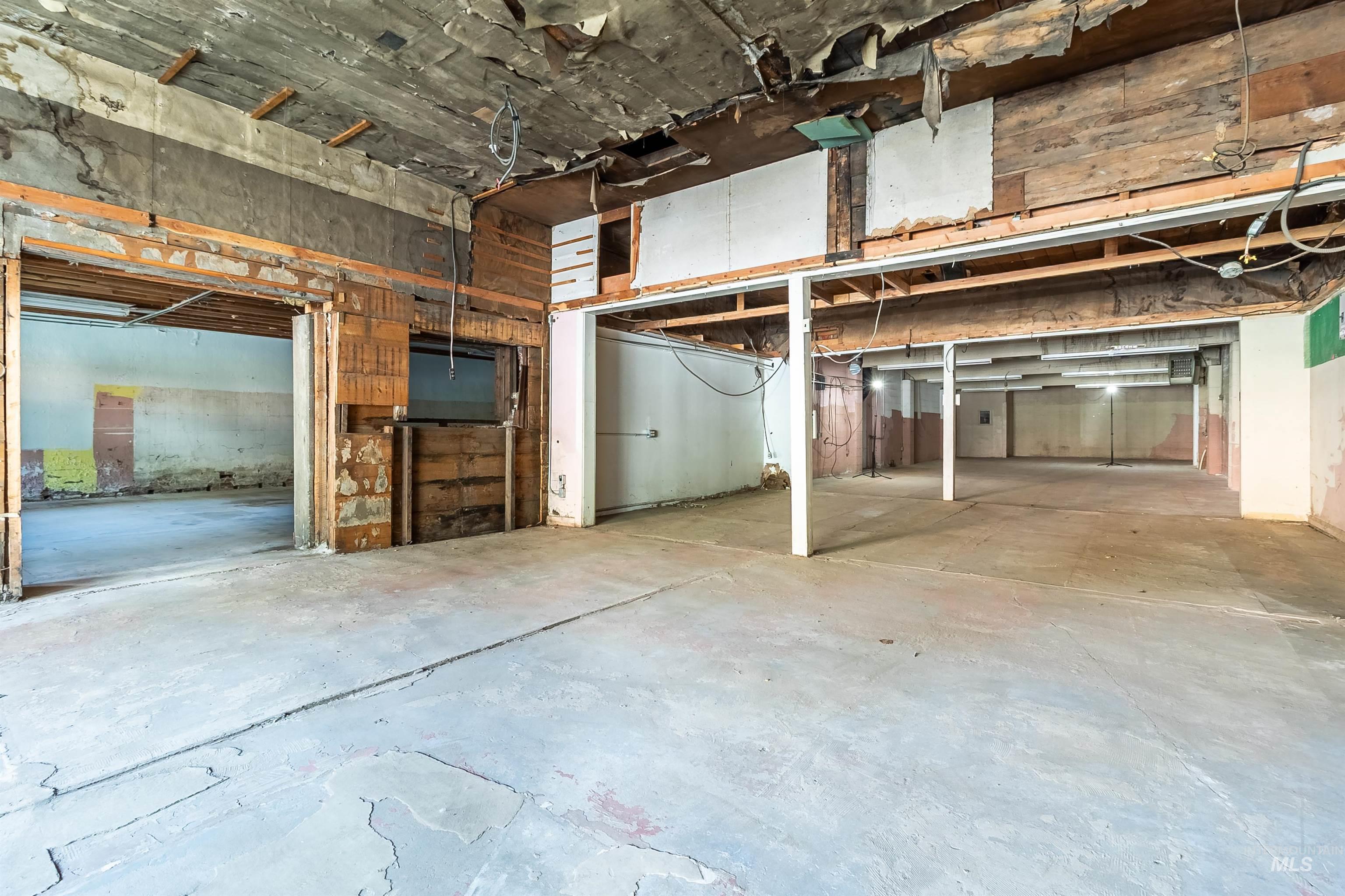 401 S Main Street Property Photo 16