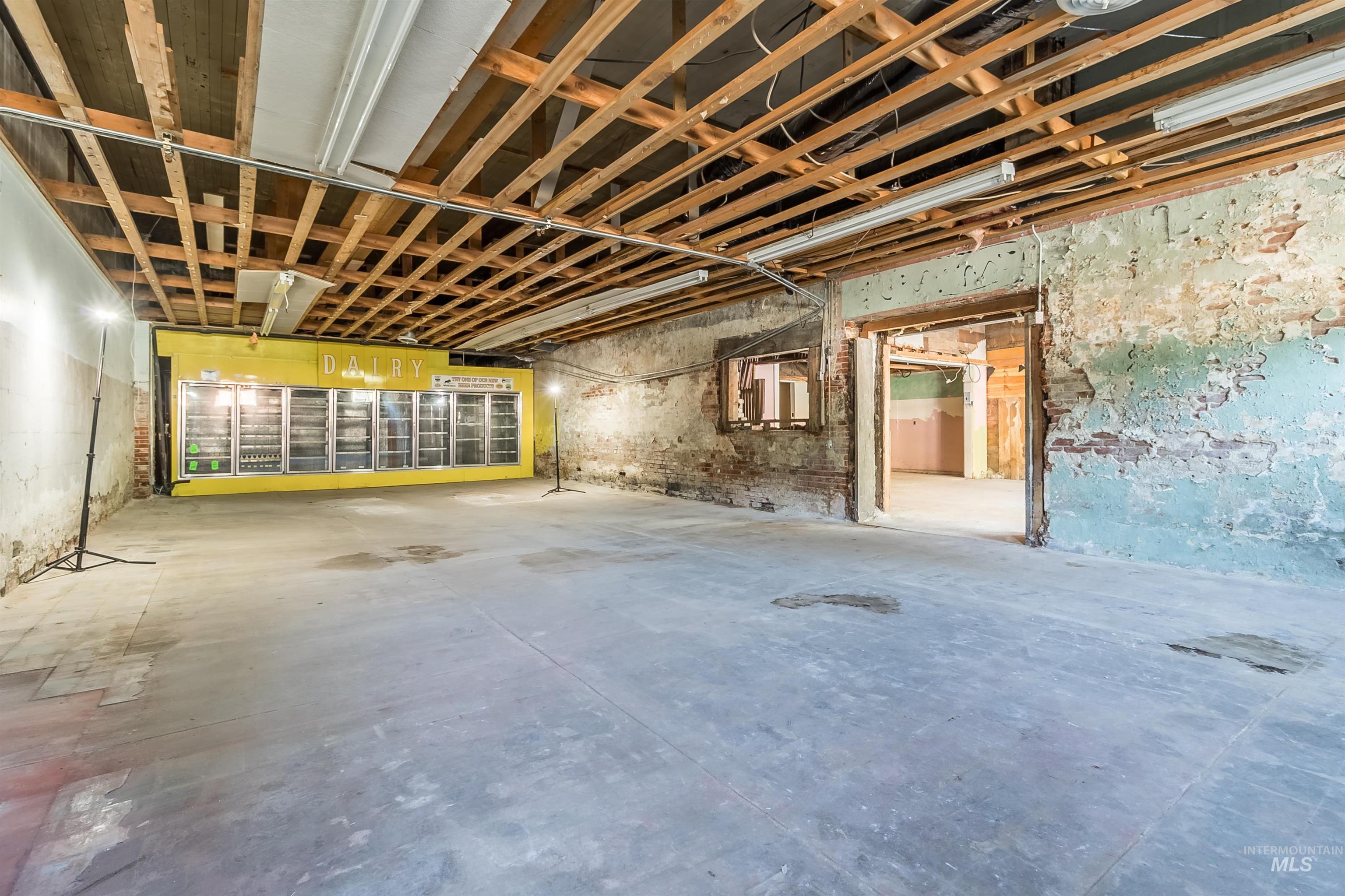 401 S Main Street Property Photo 17