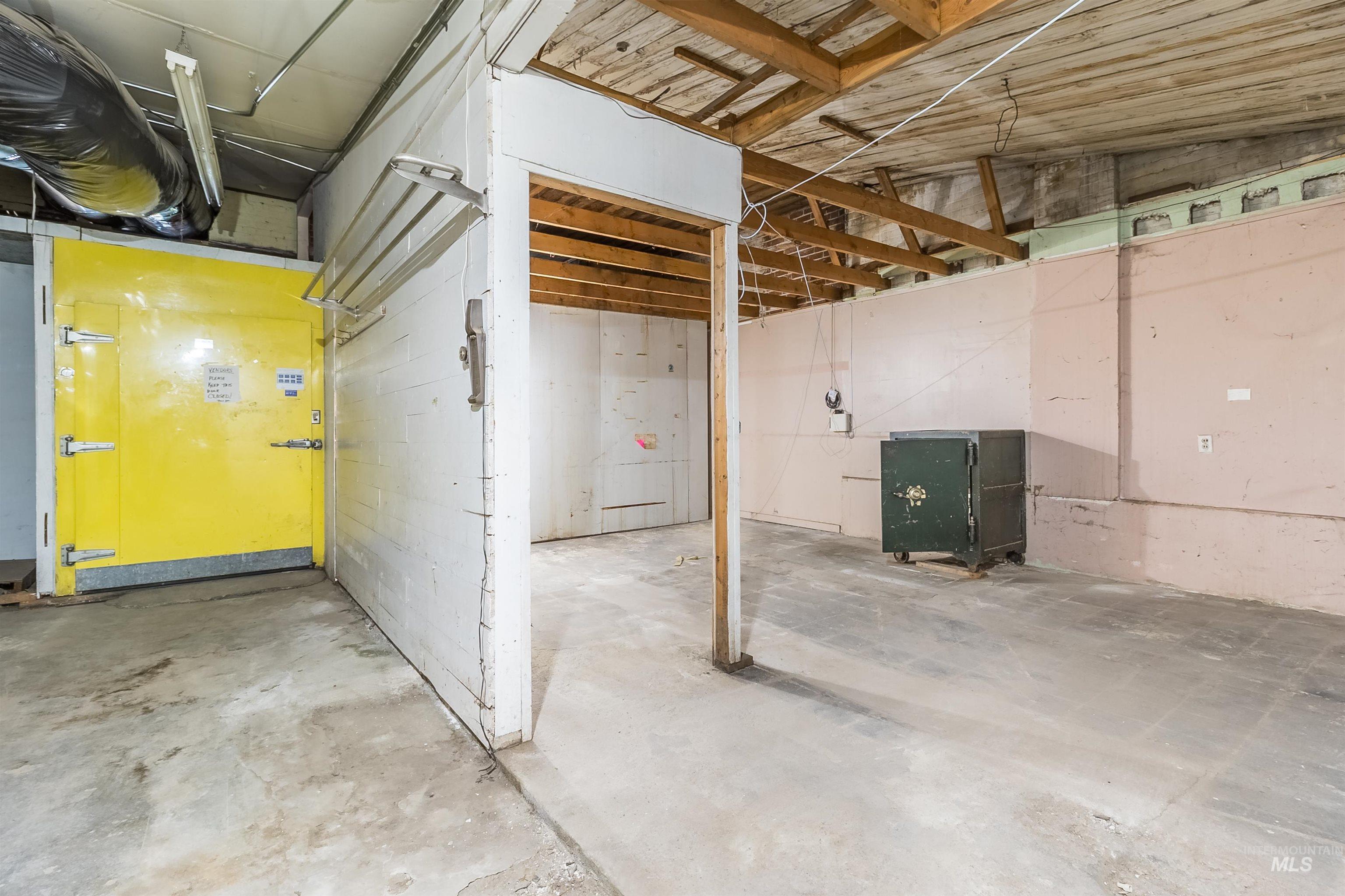 401 S Main Street Property Photo 30