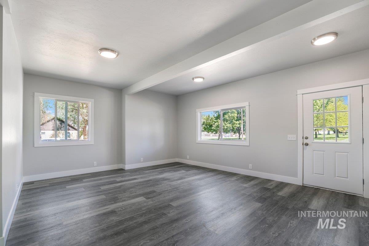 700 Poplar Ave Property Photo 2