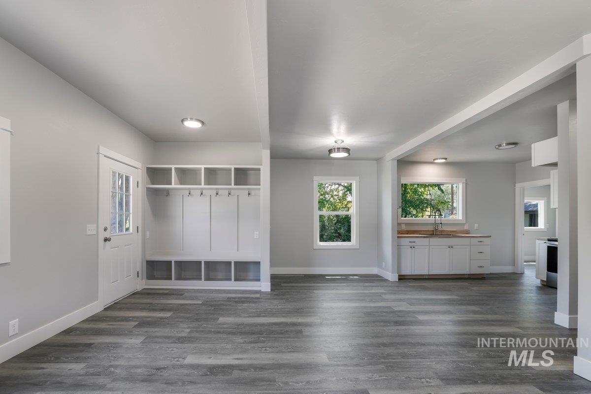 700 Poplar Ave Property Photo 4