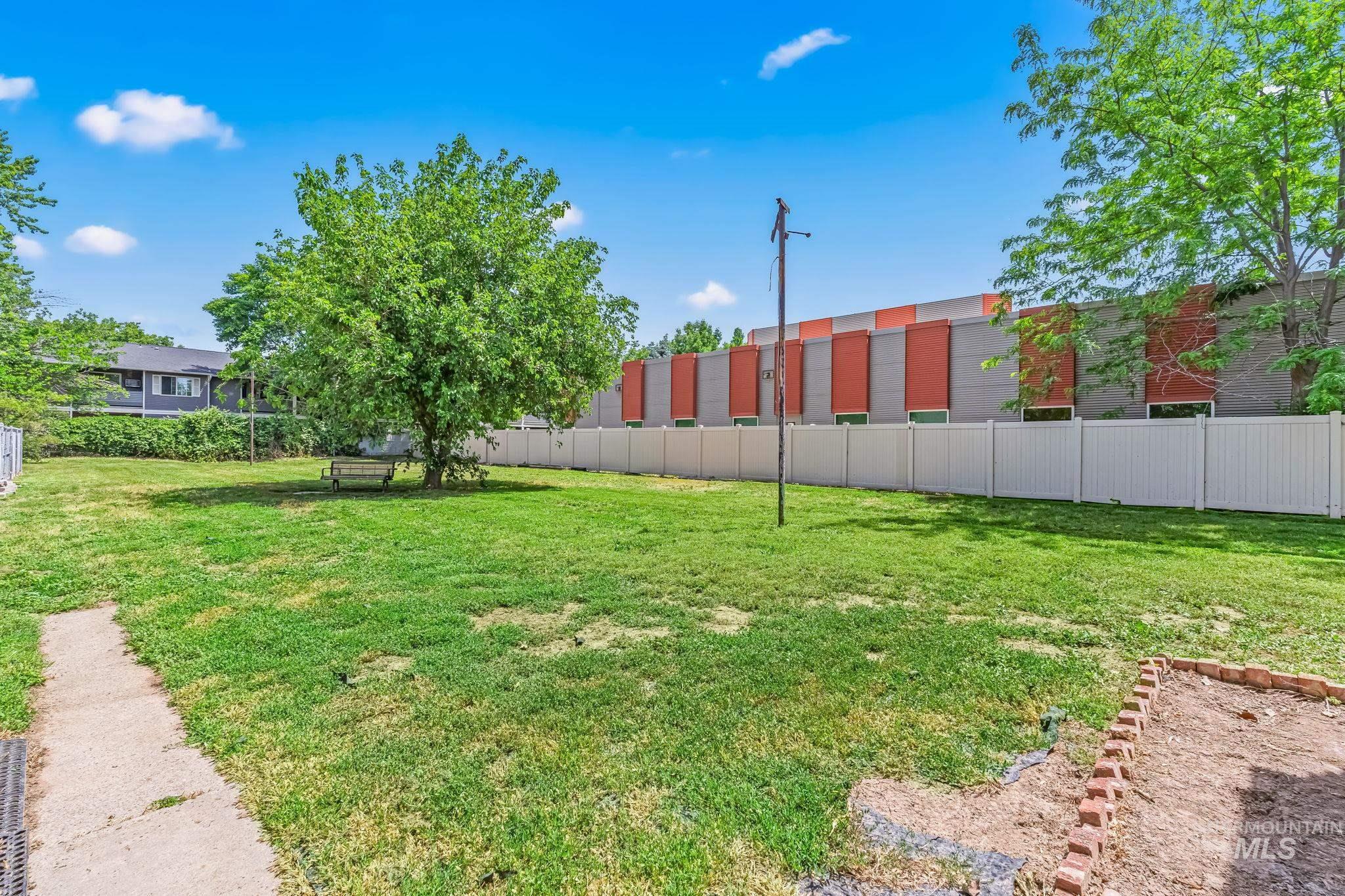 404 N Allumbaugh St Property Photo 15