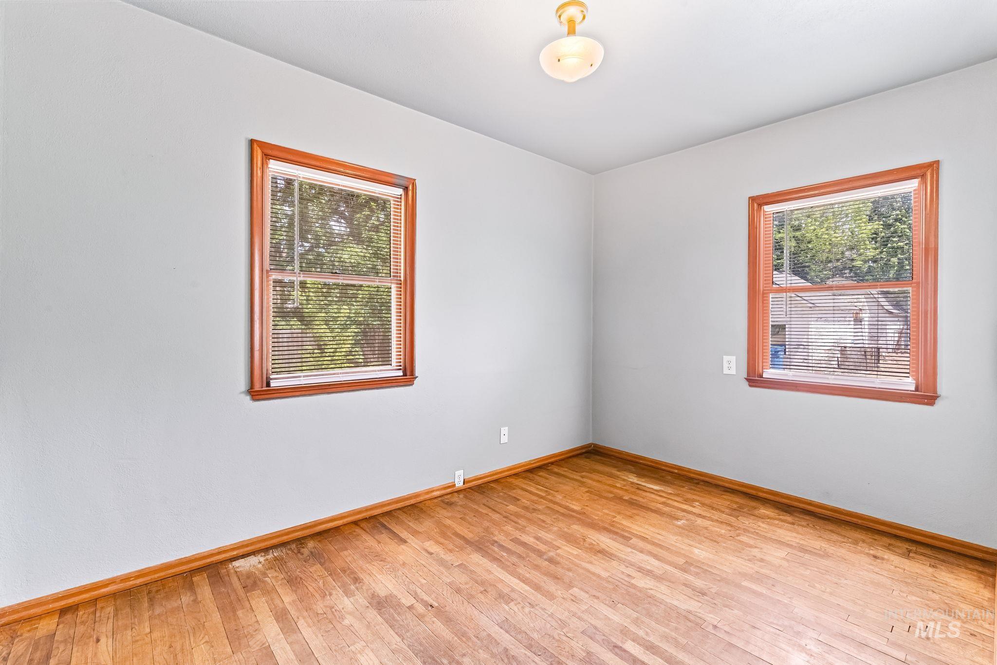 404 N Allumbaugh St Property Photo 24