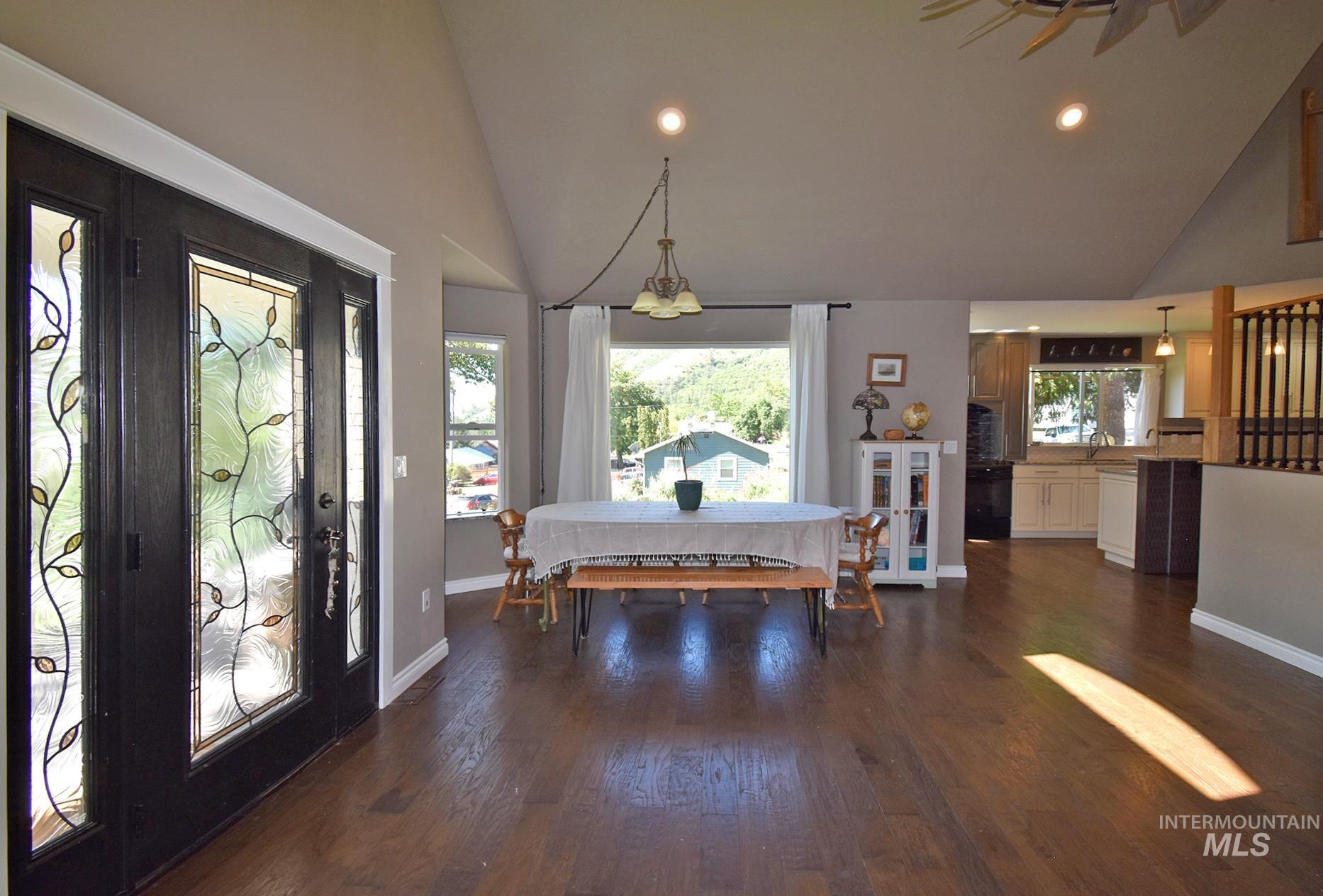 301 State Street Property Photo 4