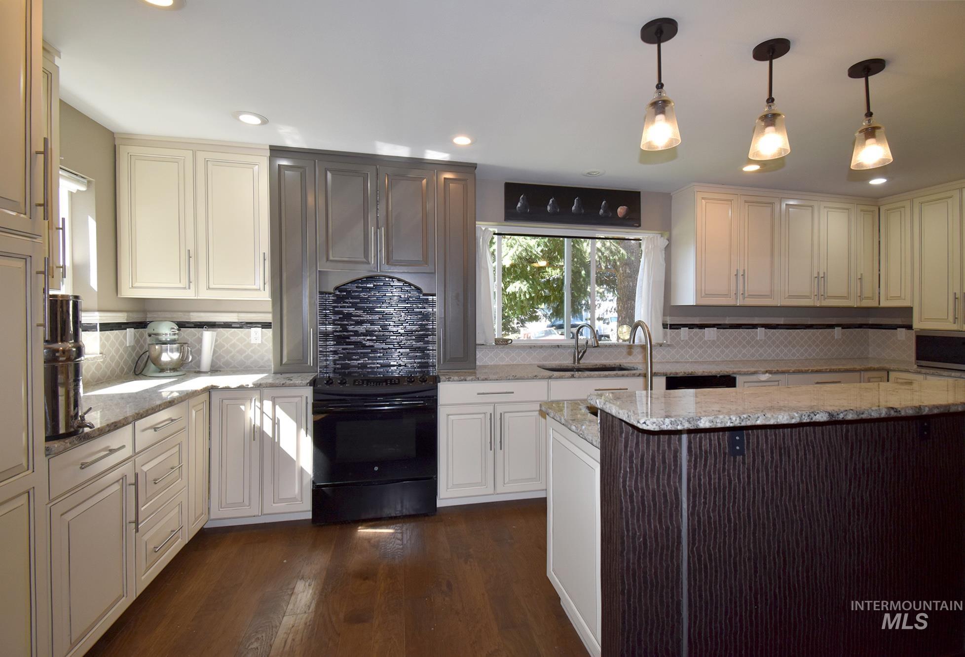301 State Street Property Photo 5