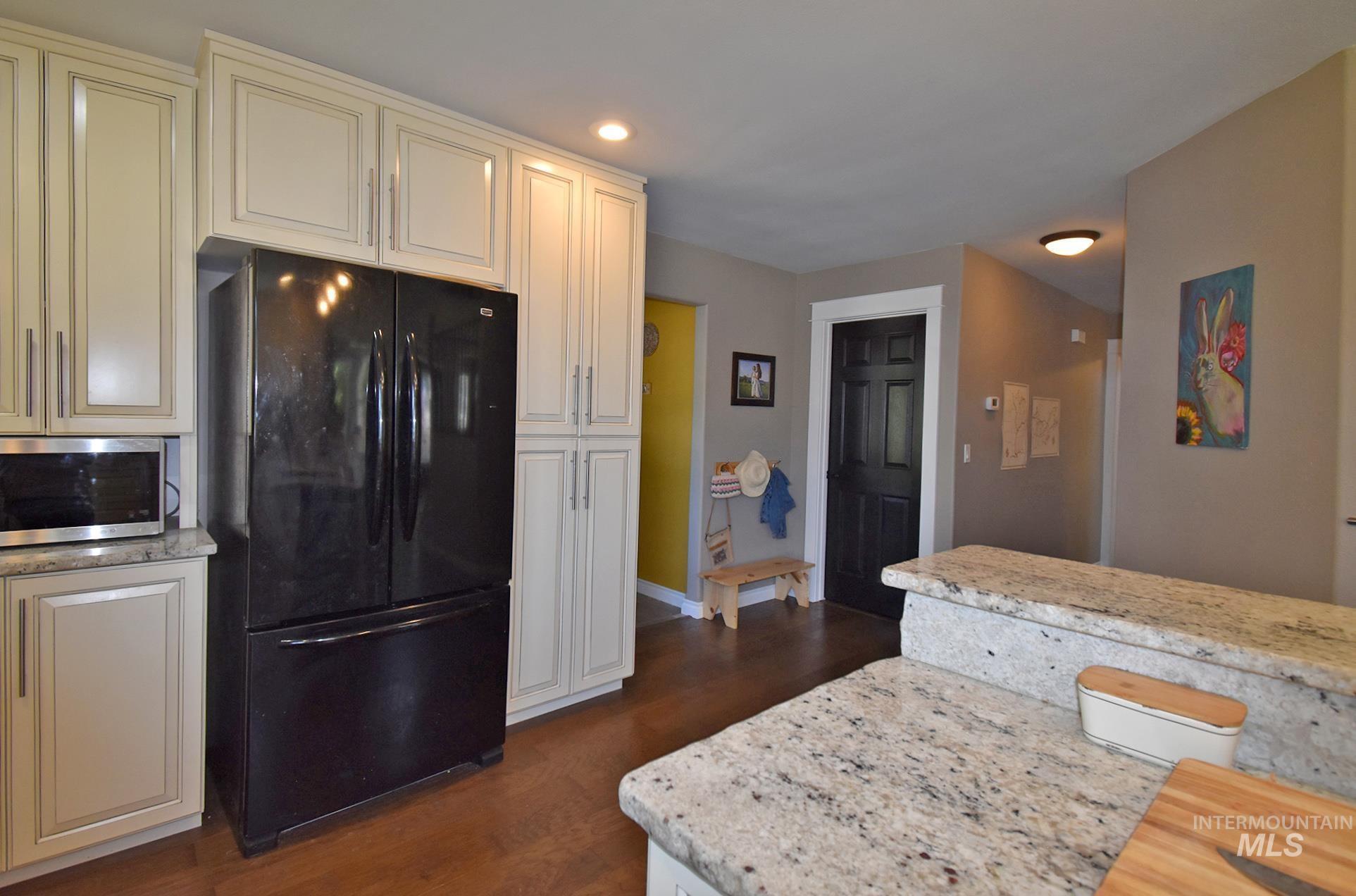 301 State Street Property Photo 6