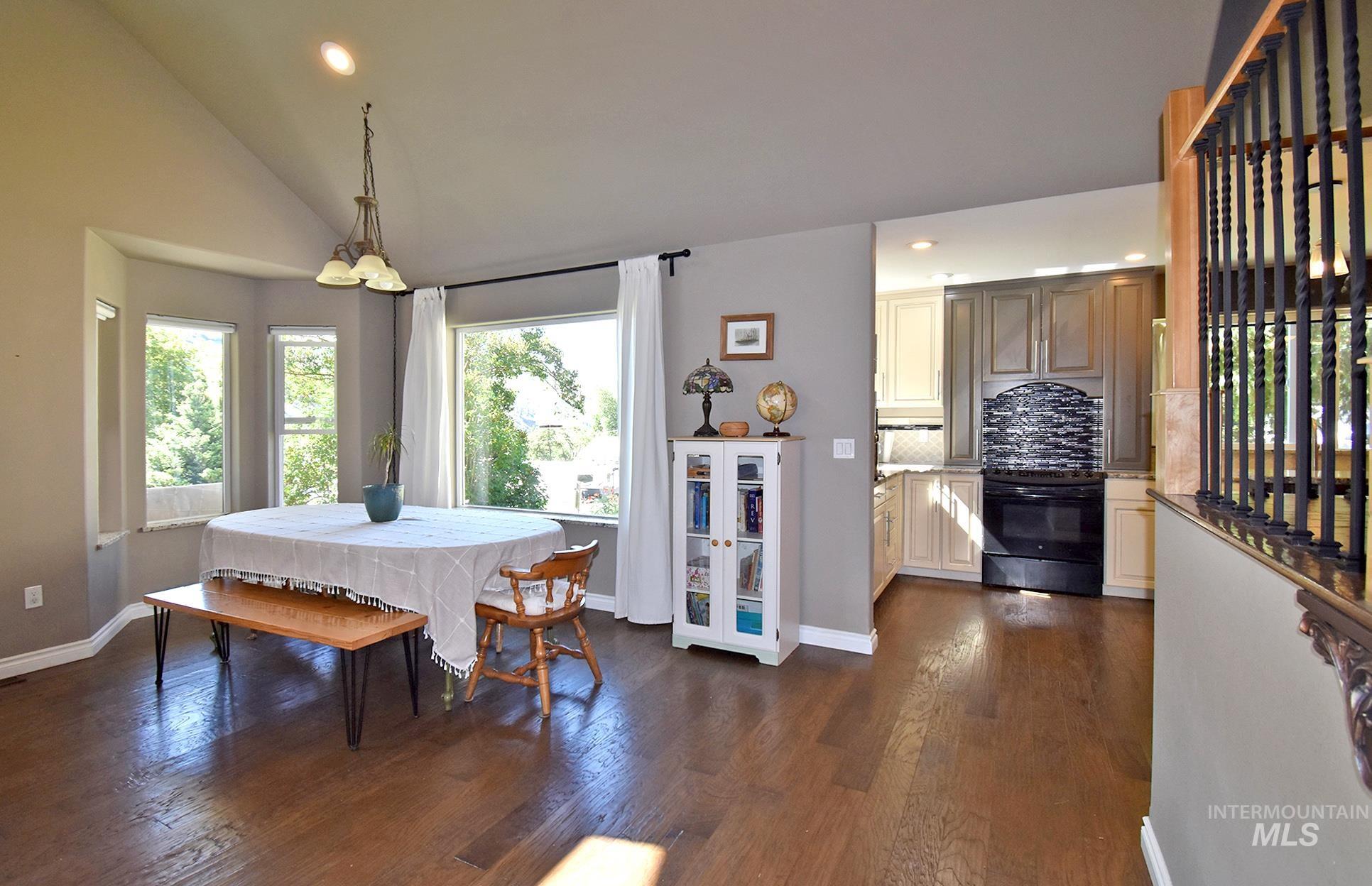 301 State Street Property Photo 23