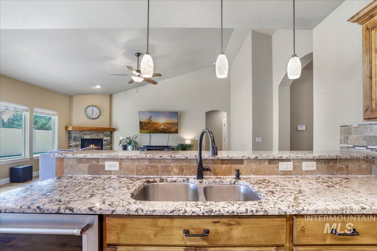 2694 Meadowbrook Dr. Property Photo 6
