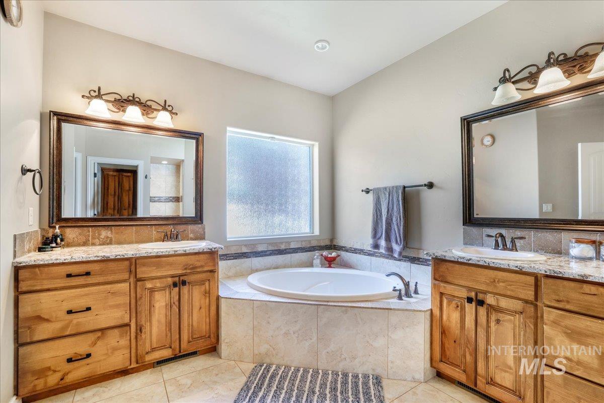2694 Meadowbrook Dr. Property Photo 17