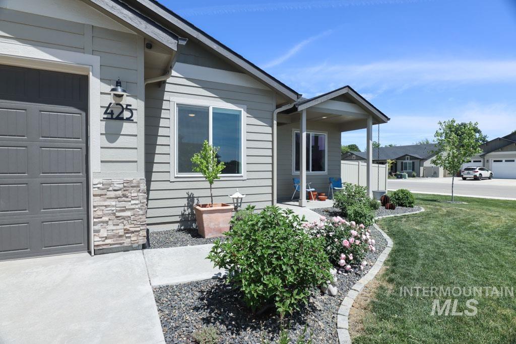 425 October Sky St Property Photo 5