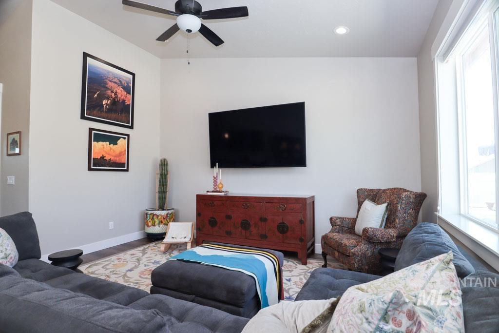 425 October Sky St Property Photo 17